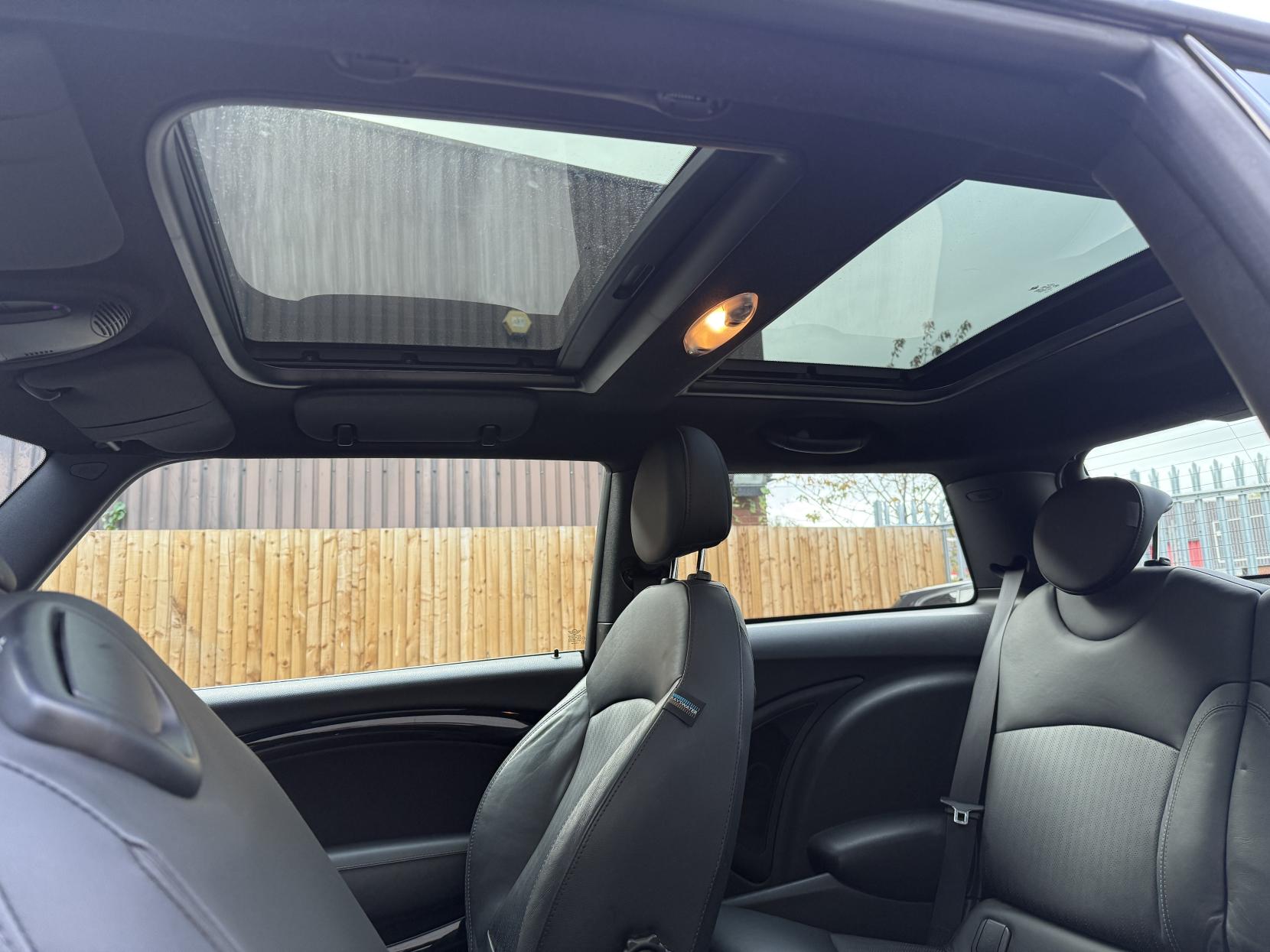 MINI Hatch 2.0 Cooper D Bayswater Hatchback 3dr Diesel Auto Euro 5 (112 ps)