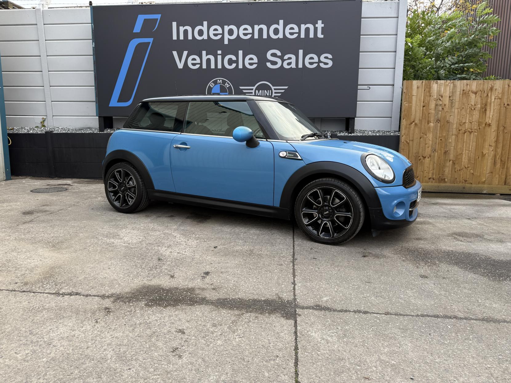 MINI Hatch 2.0 Cooper D Bayswater Hatchback 3dr Diesel Auto Euro 5 (112 ps)