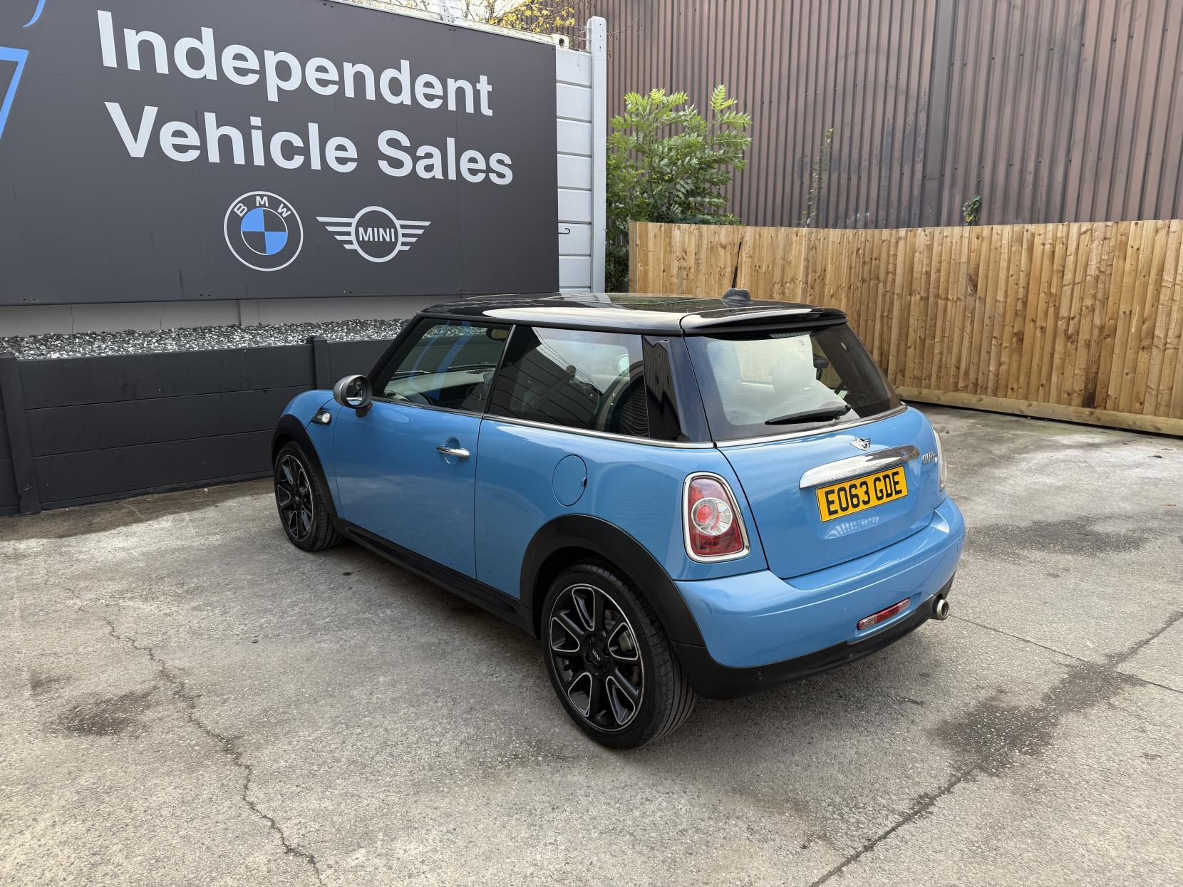 MINI Hatch 2.0 Cooper D Bayswater Hatchback 3dr Diesel Auto Euro 5 (112 ps)
