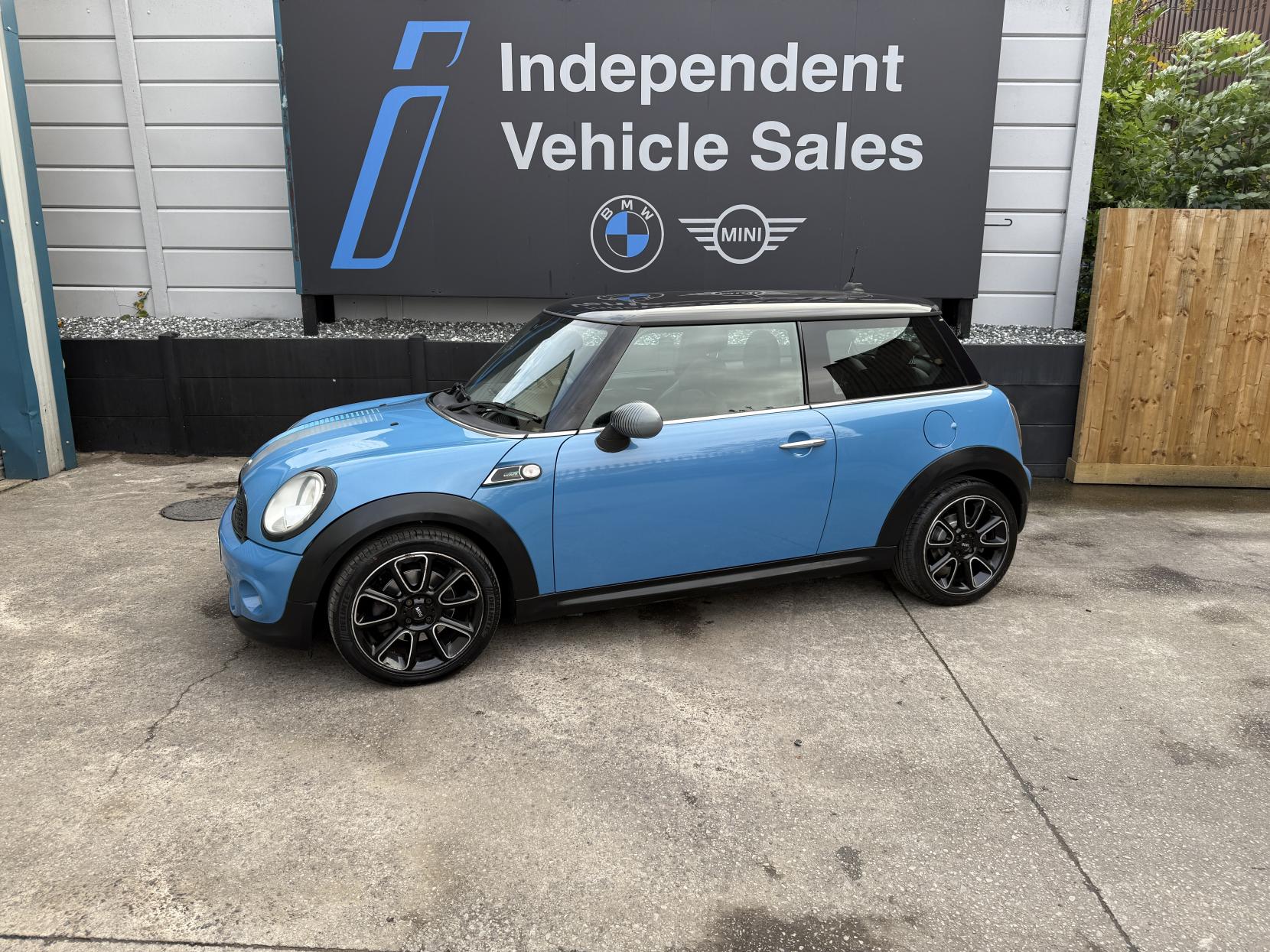 MINI Hatch 2.0 Cooper D Bayswater Hatchback 3dr Diesel Auto Euro 5 (112 ps)