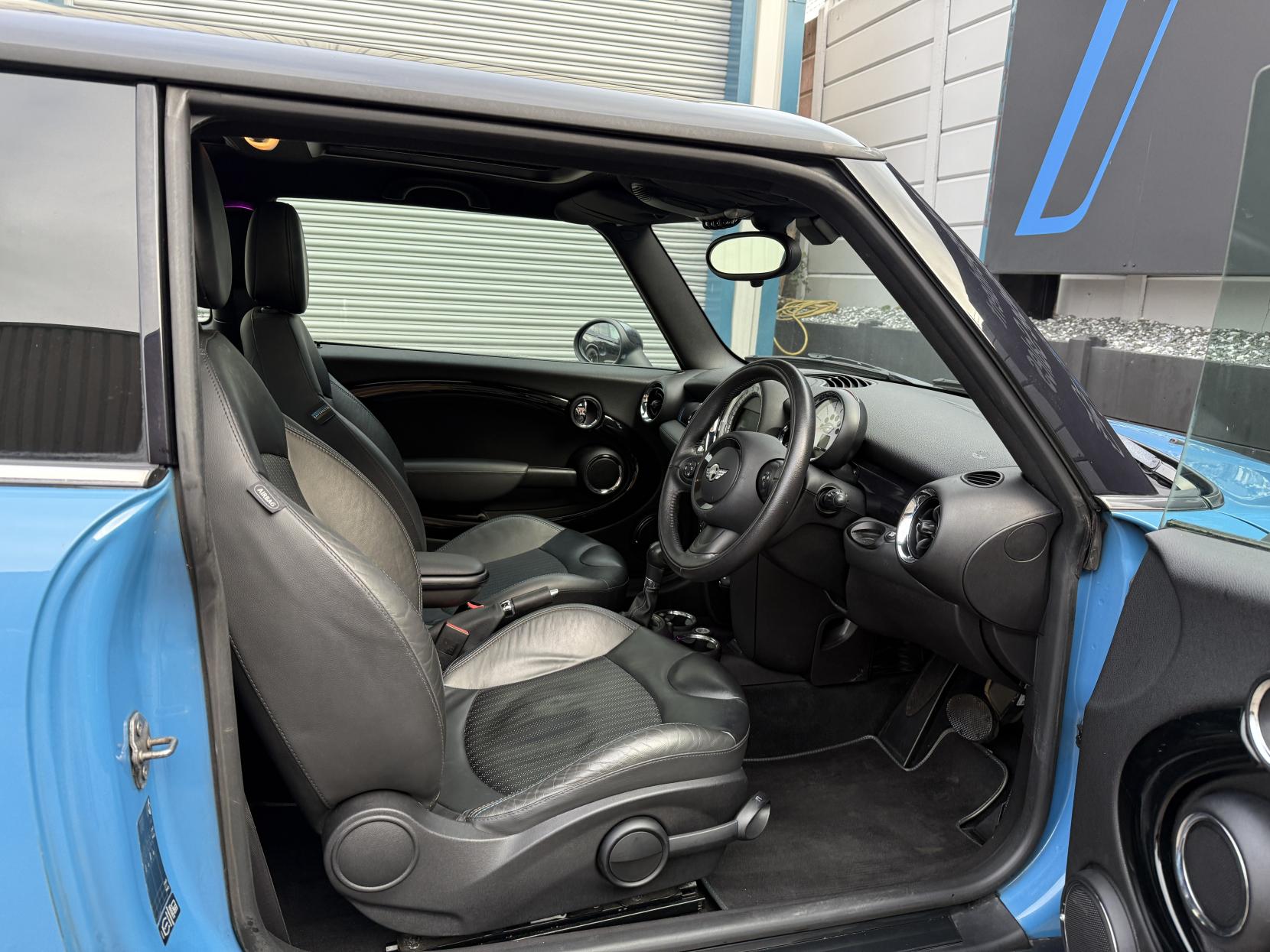 MINI Hatch 2.0 Cooper D Bayswater Hatchback 3dr Diesel Auto Euro 5 (112 ps)