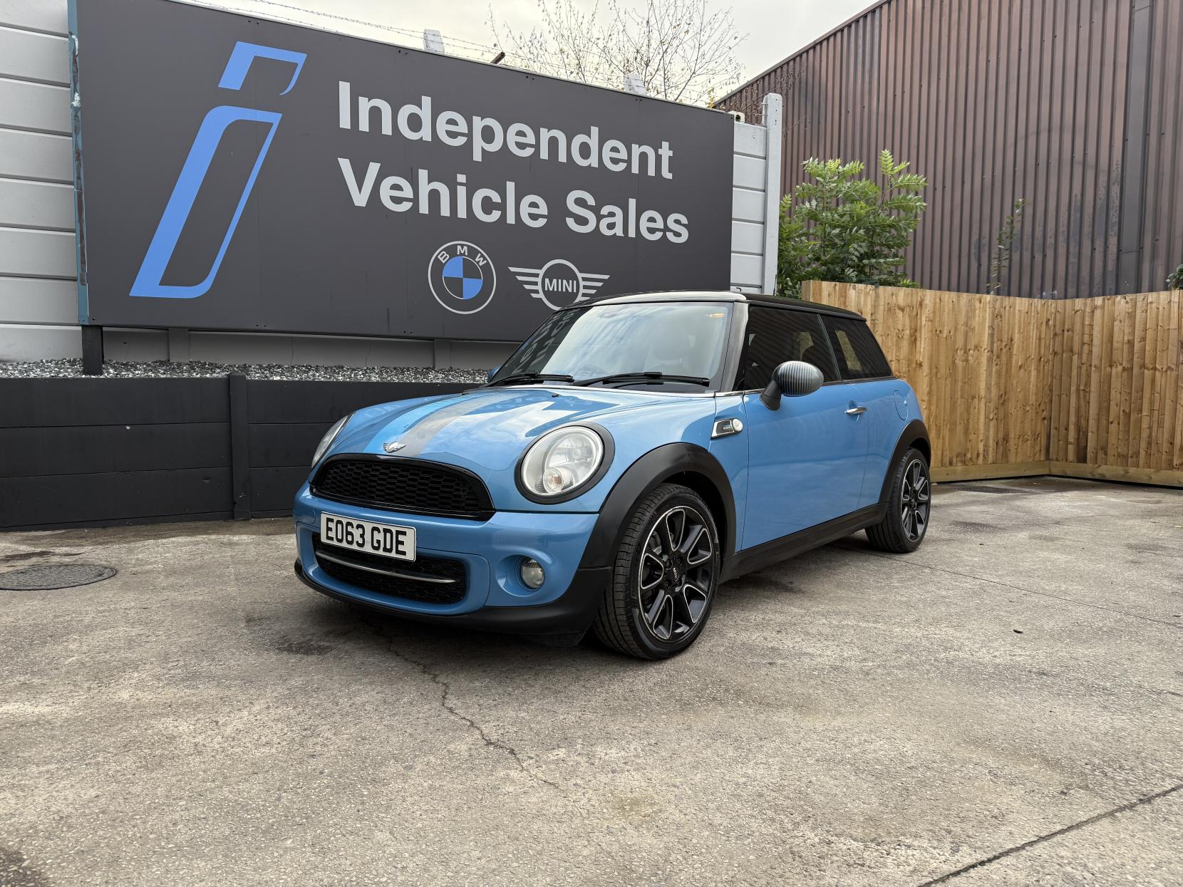 MINI Hatch 2.0 Cooper D Bayswater Hatchback 3dr Diesel Auto Euro 5 (112 ps)