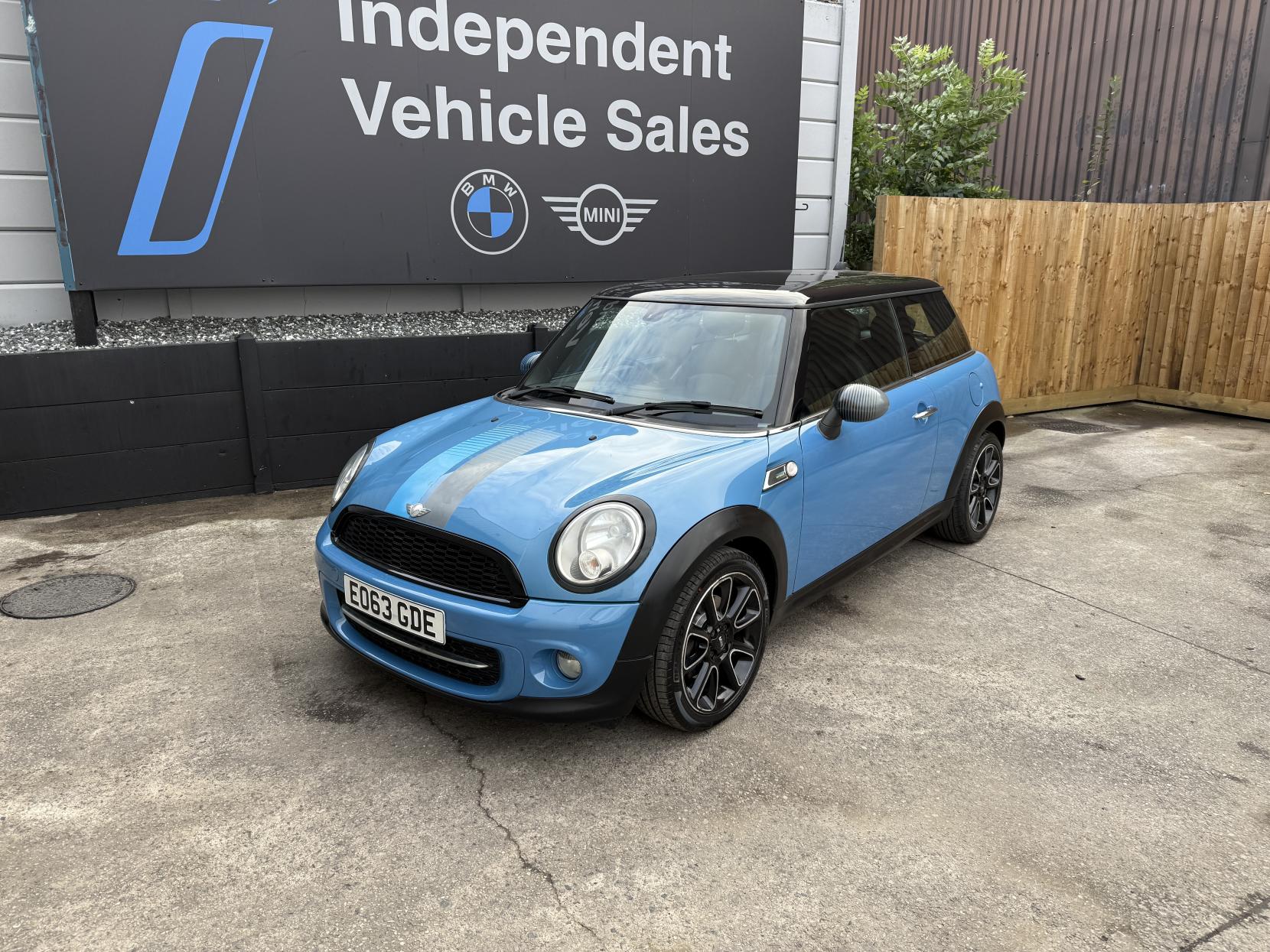 MINI Hatch 2.0 Cooper D Bayswater Hatchback 3dr Diesel Auto Euro 5 (112 ps)