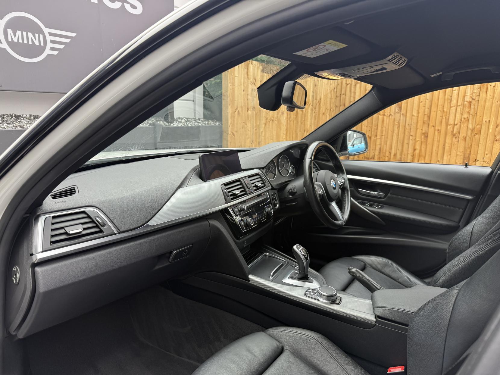 BMW 3 Series 2.0 320d M Sport Shadow Edition Saloon 4dr Diesel Auto Euro 6 (s/s) (190 ps)
