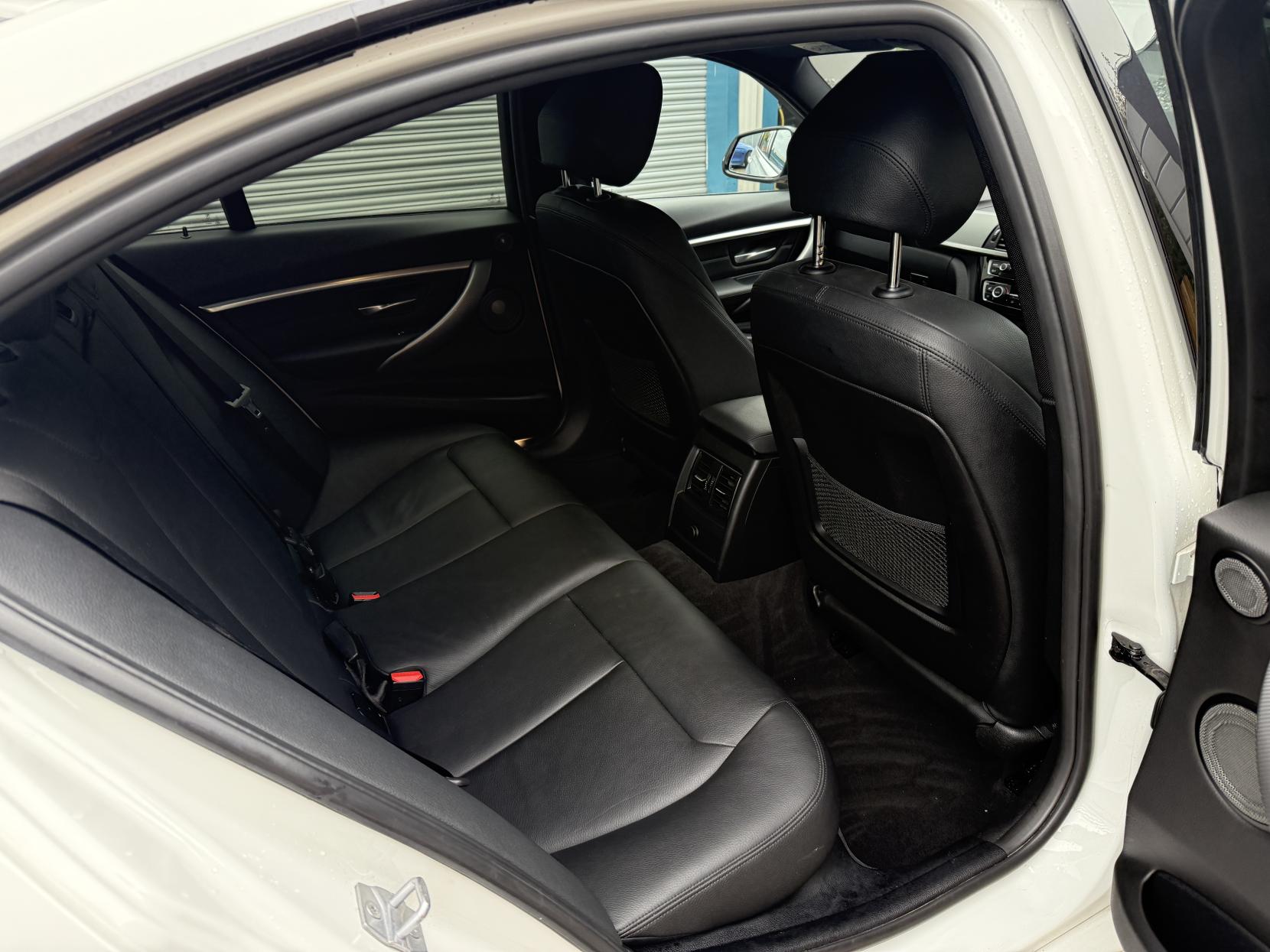 BMW 3 Series 2.0 320d M Sport Shadow Edition Saloon 4dr Diesel Auto Euro 6 (s/s) (190 ps)