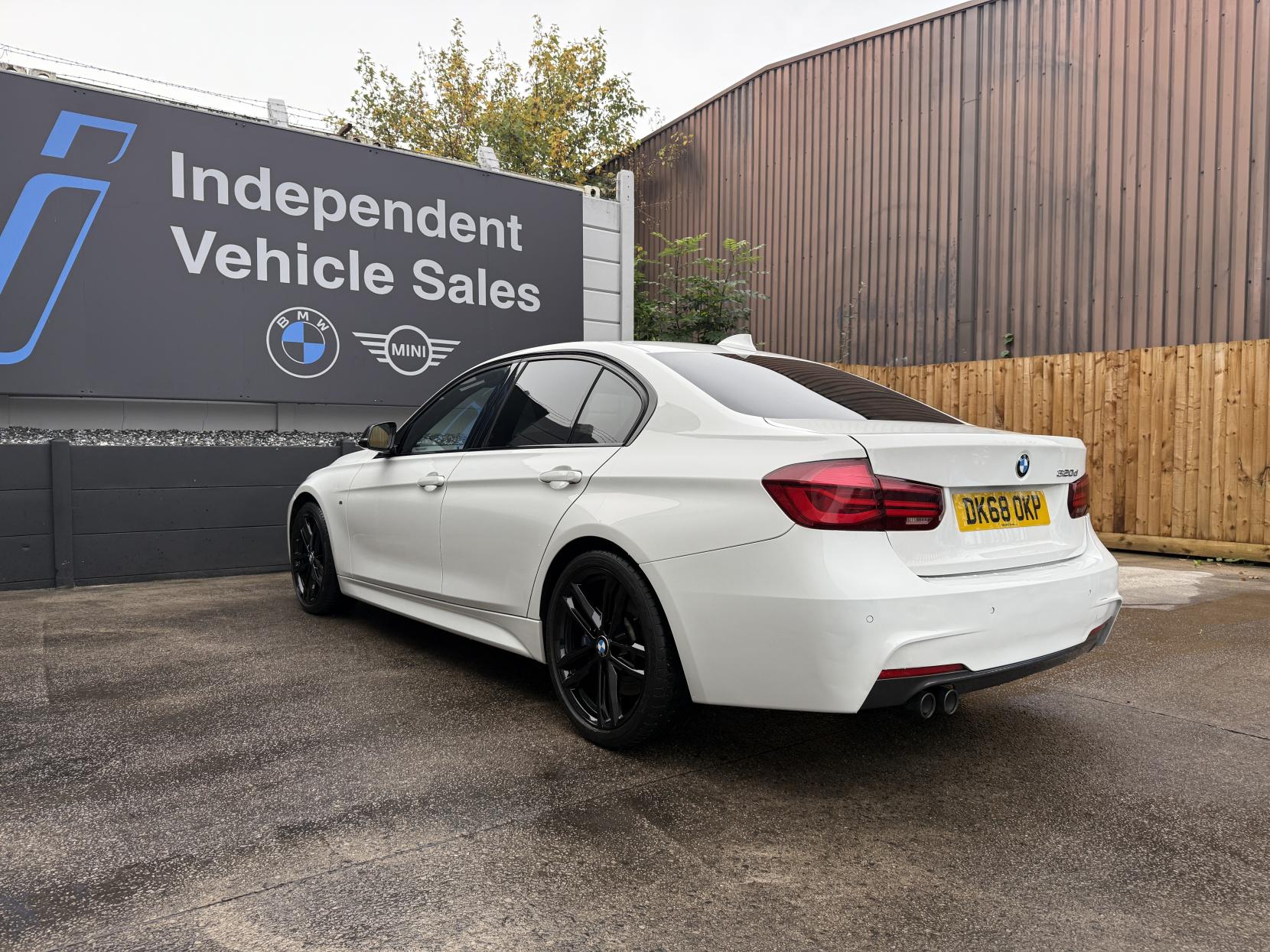 BMW 3 Series 2.0 320d M Sport Shadow Edition Saloon 4dr Diesel Auto Euro 6 (s/s) (190 ps)