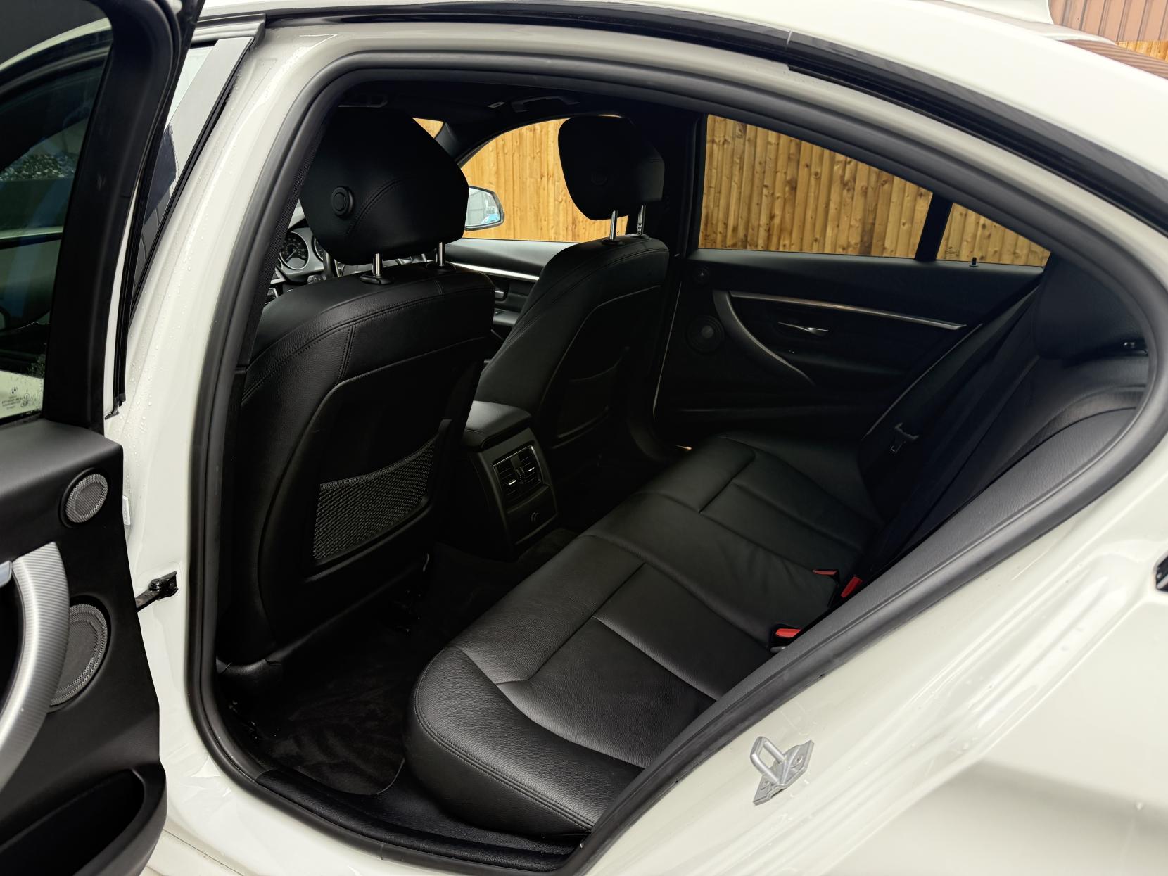 BMW 3 Series 2.0 320d M Sport Shadow Edition Saloon 4dr Diesel Auto Euro 6 (s/s) (190 ps)