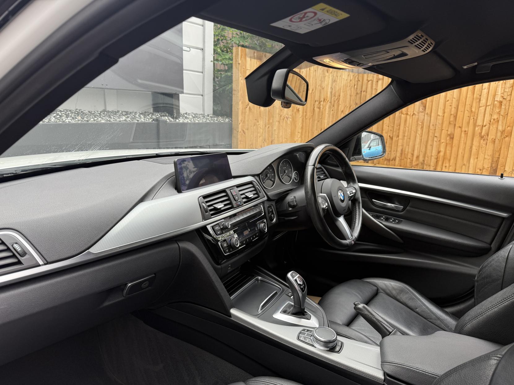 BMW 3 Series 2.0 320d M Sport Shadow Edition Saloon 4dr Diesel Auto Euro 6 (s/s) (190 ps)