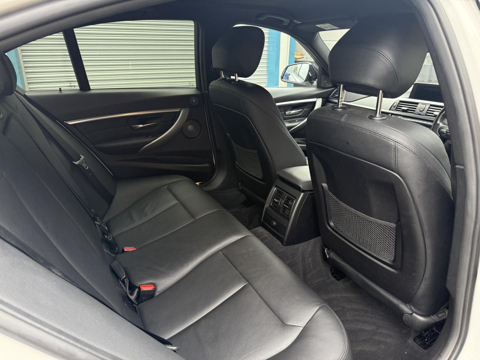 BMW 3 Series 2.0 320d M Sport Shadow Edition Saloon 4dr Diesel Auto Euro 6 (s/s) (190 ps)