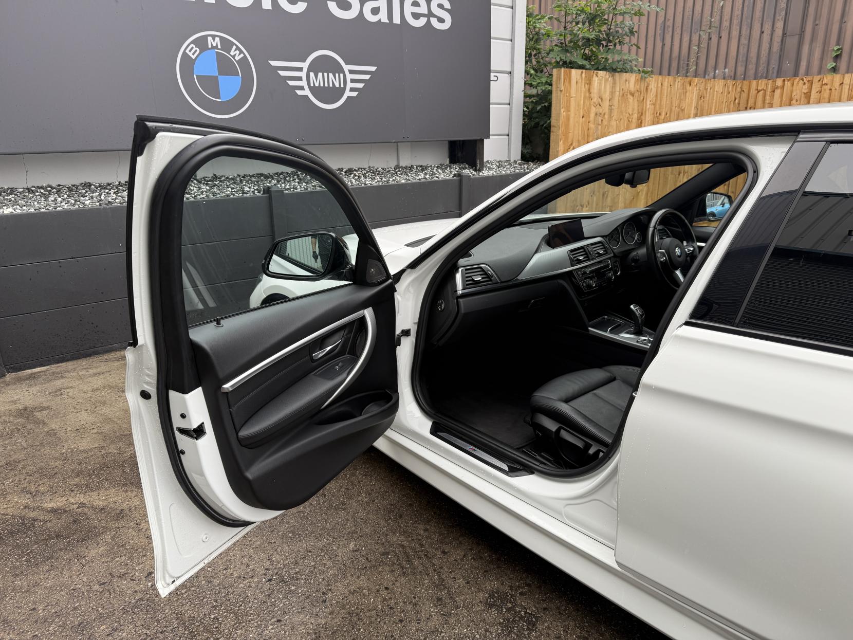 BMW 3 Series 2.0 320d M Sport Shadow Edition Saloon 4dr Diesel Auto Euro 6 (s/s) (190 ps)