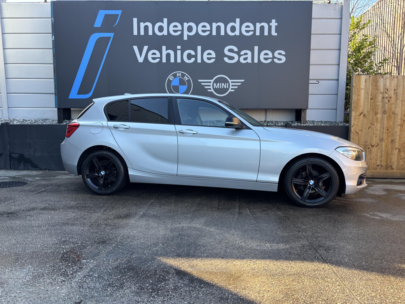 BMW 1 Series 1.5 118i Sport Hatchback 5dr Petrol Manual Euro 6 (s/s) (136 ps)