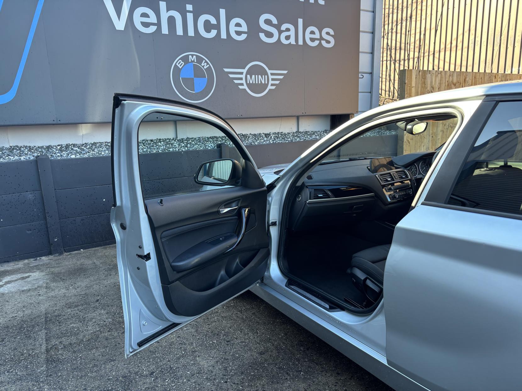 BMW 1 Series 1.5 118i Sport Hatchback 5dr Petrol Manual Euro 6 (s/s) (136 ps)