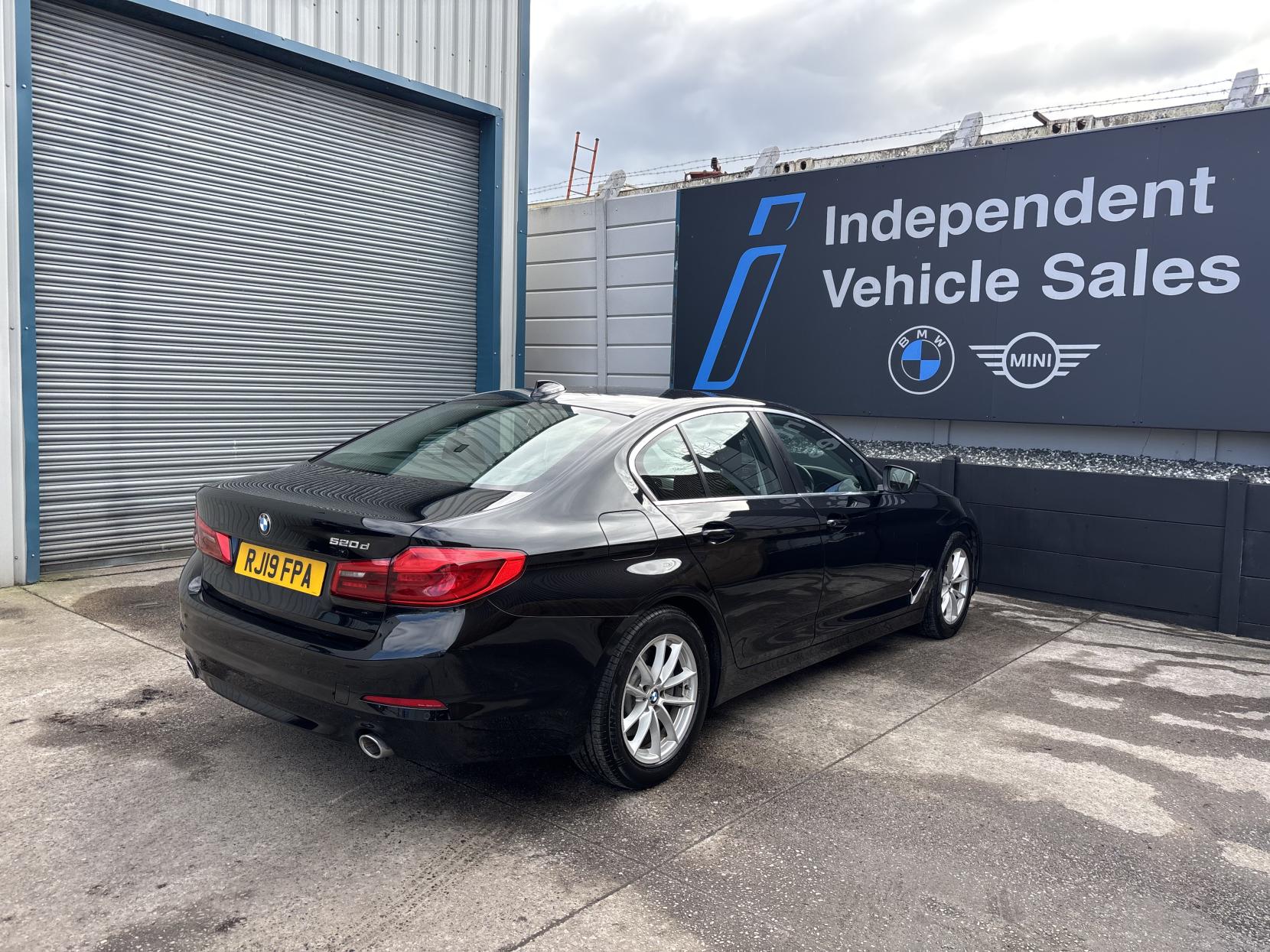 BMW 5 Series 2.0 520d SE Saloon 4dr Diesel Auto Euro 6 (s/s) (190 ps)