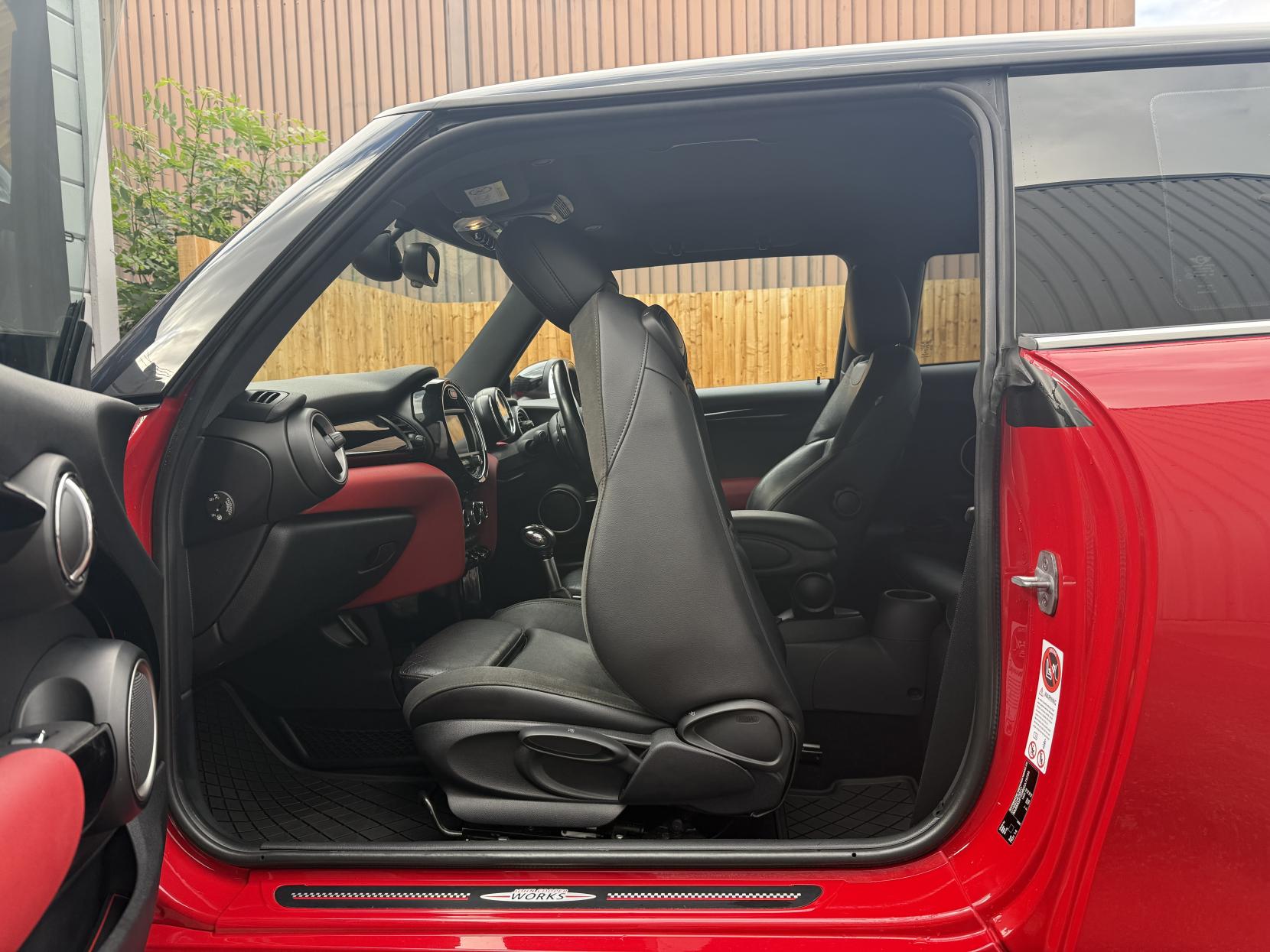 MINI Hatch 2.0 Cooper S Hatchback 3dr Petrol Auto Euro 6 (s/s) (192 ps)