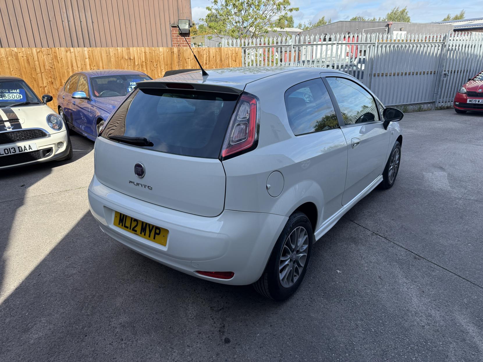Fiat Punto 1.4 GBT Hatchback 3dr Petrol Manual Euro 5 (s/s) (77 bhp)