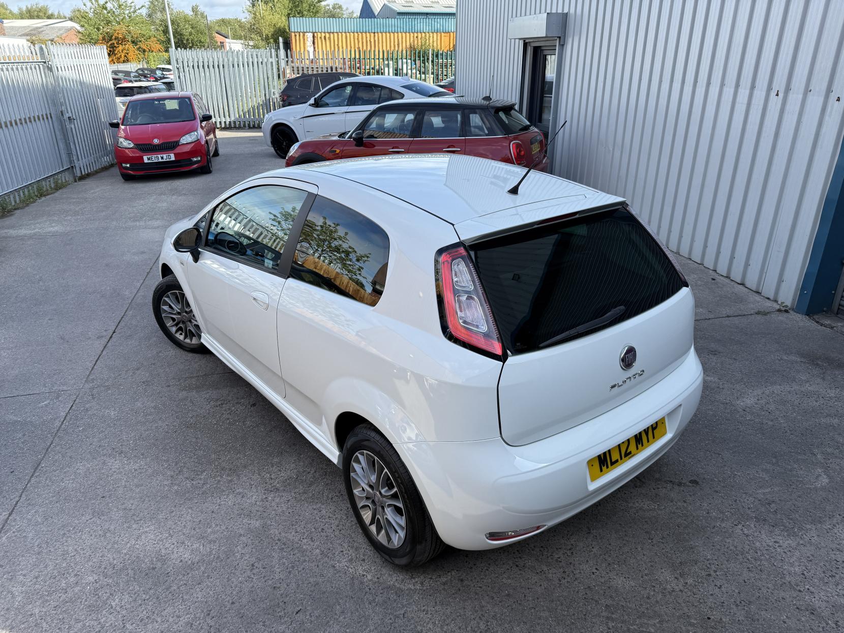 Fiat Punto 1.4 GBT Hatchback 3dr Petrol Manual Euro 5 (s/s) (77 bhp)