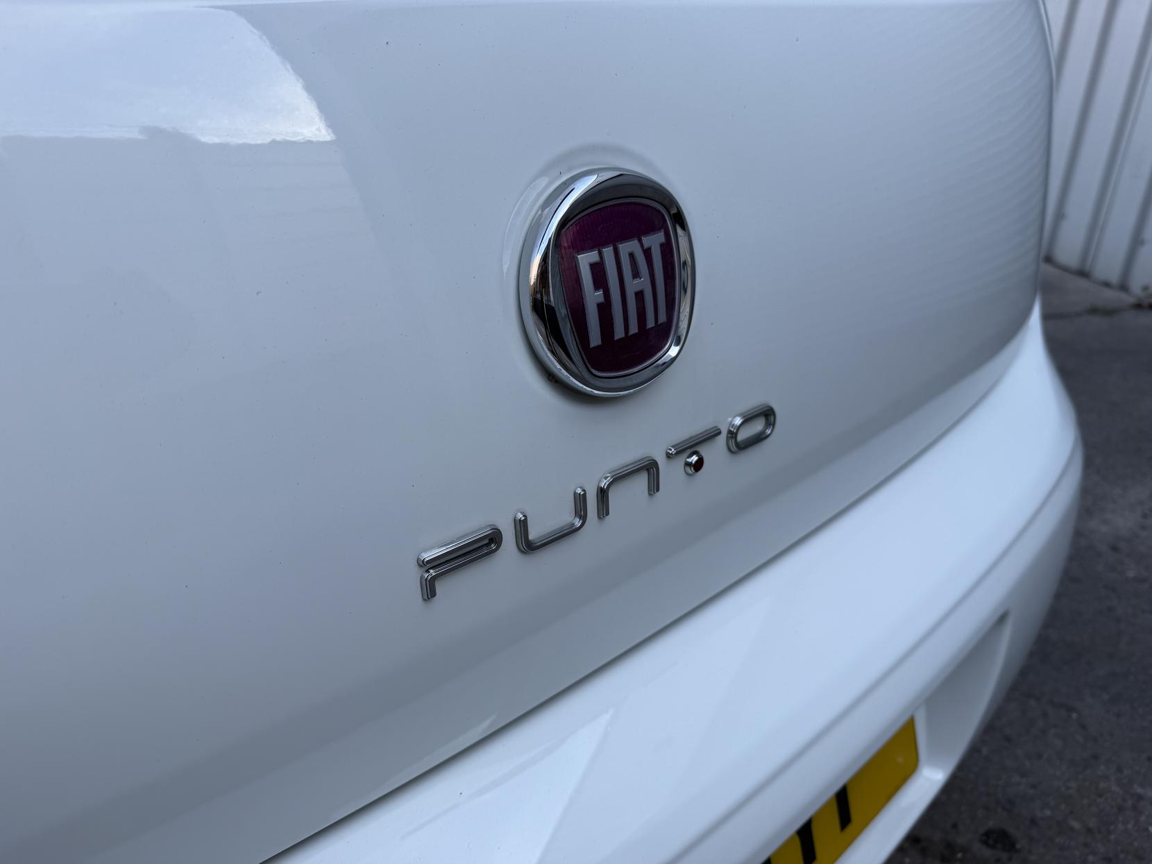 Fiat Punto 1.4 GBT Hatchback 3dr Petrol Manual Euro 5 (s/s) (77 bhp)