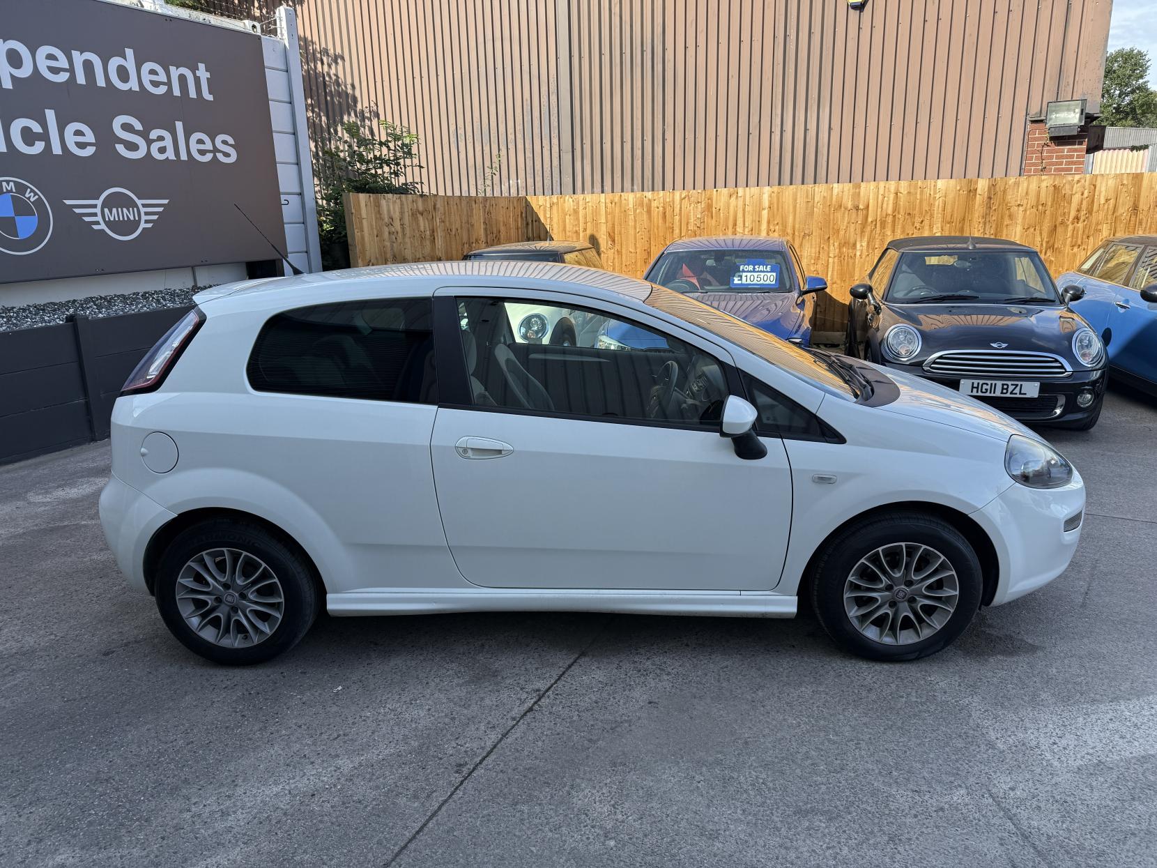 Fiat Punto 1.4 GBT Hatchback 3dr Petrol Manual Euro 5 (s/s) (77 bhp)