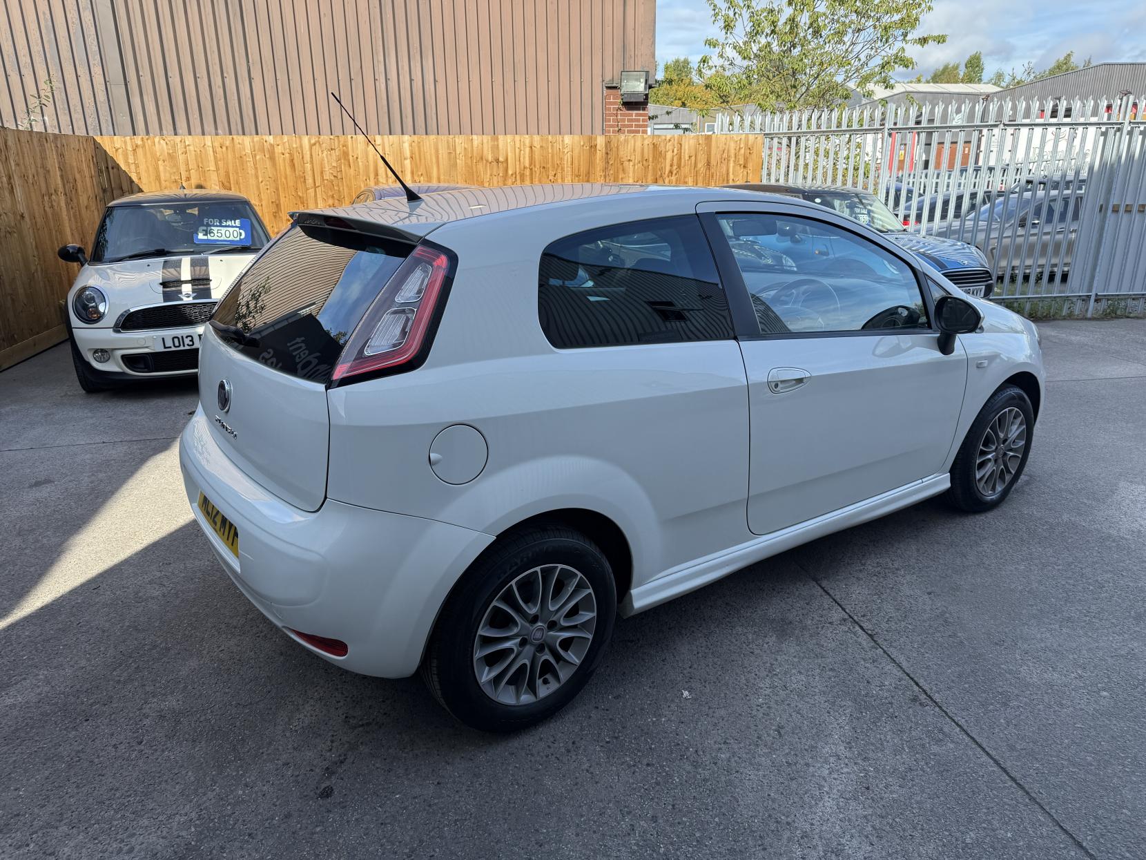 Fiat Punto 1.4 GBT Hatchback 3dr Petrol Manual Euro 5 (s/s) (77 bhp)