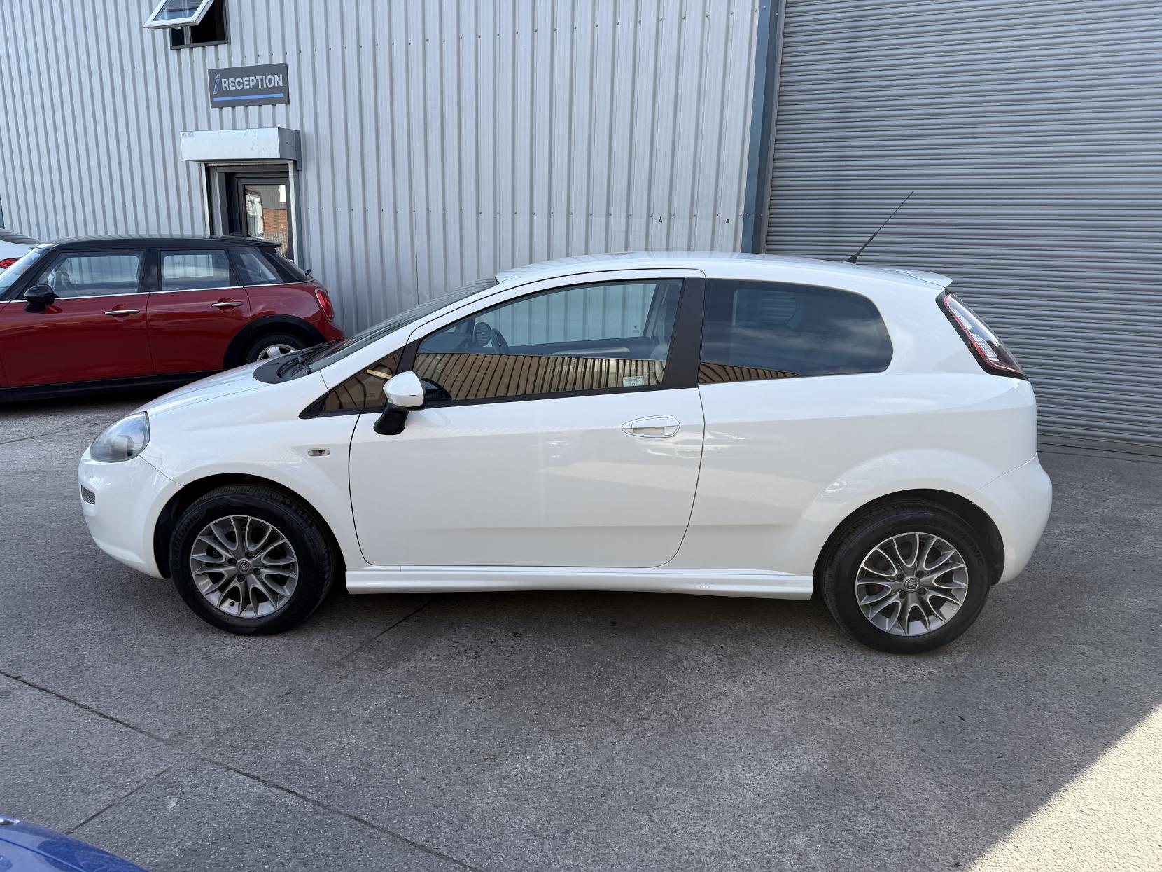 Fiat Punto 1.4 GBT Hatchback 3dr Petrol Manual Euro 5 (s/s) (77 bhp)