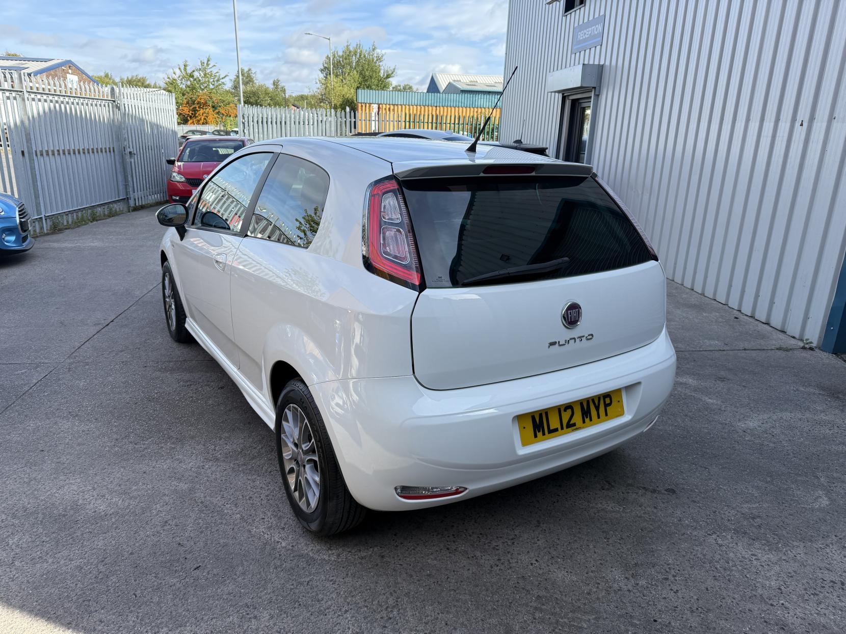 Fiat Punto 1.4 GBT Hatchback 3dr Petrol Manual Euro 5 (s/s) (77 bhp)