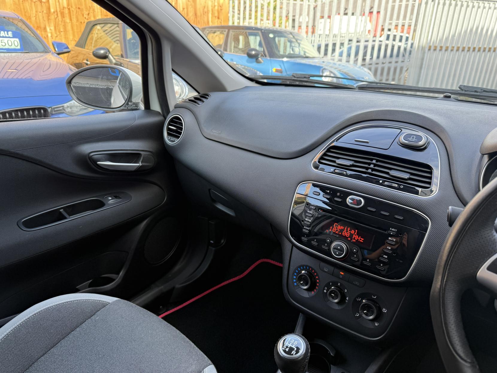 Fiat Punto 1.4 GBT Hatchback 3dr Petrol Manual Euro 5 (s/s) (77 bhp)