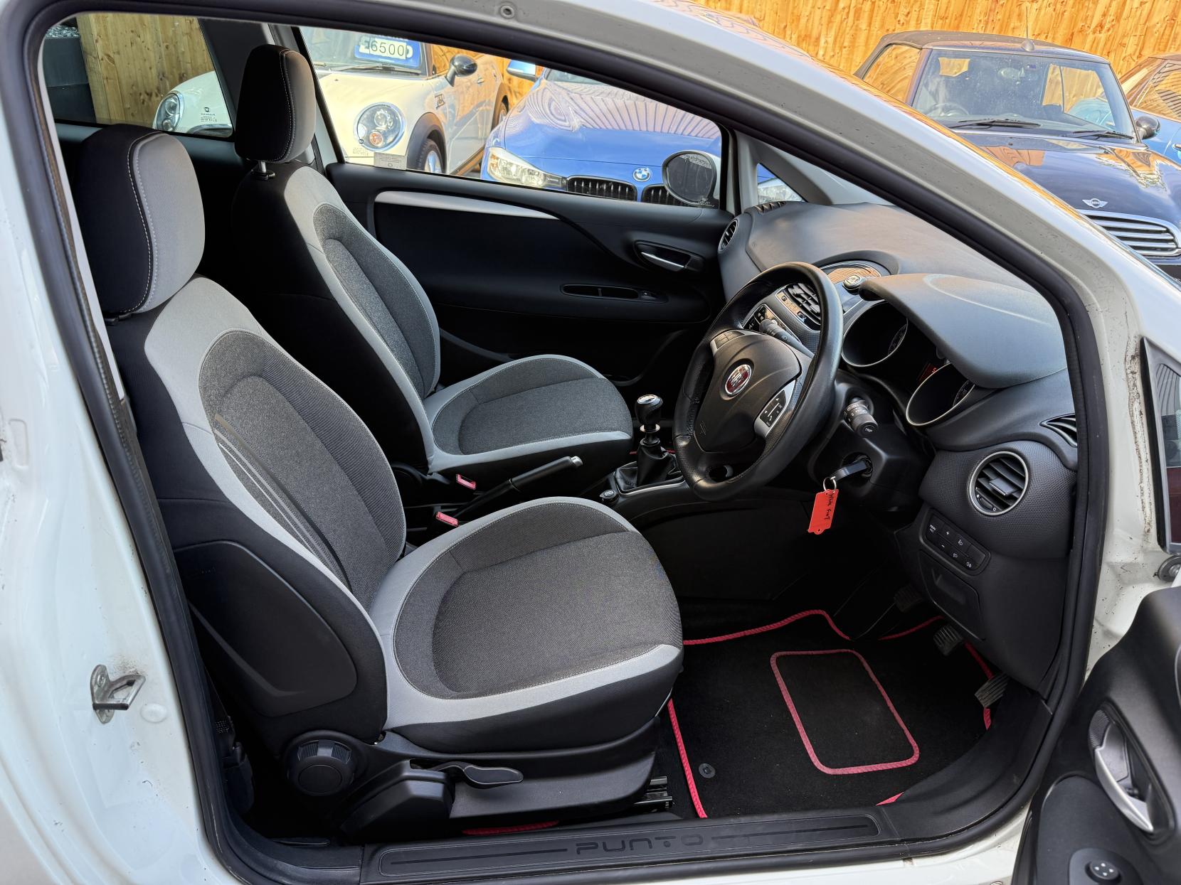 Fiat Punto 1.4 GBT Hatchback 3dr Petrol Manual Euro 5 (s/s) (77 bhp)