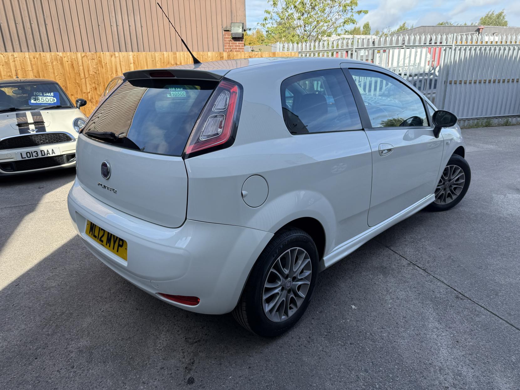 Fiat Punto 1.4 GBT Hatchback 3dr Petrol Manual Euro 5 (s/s) (77 bhp)