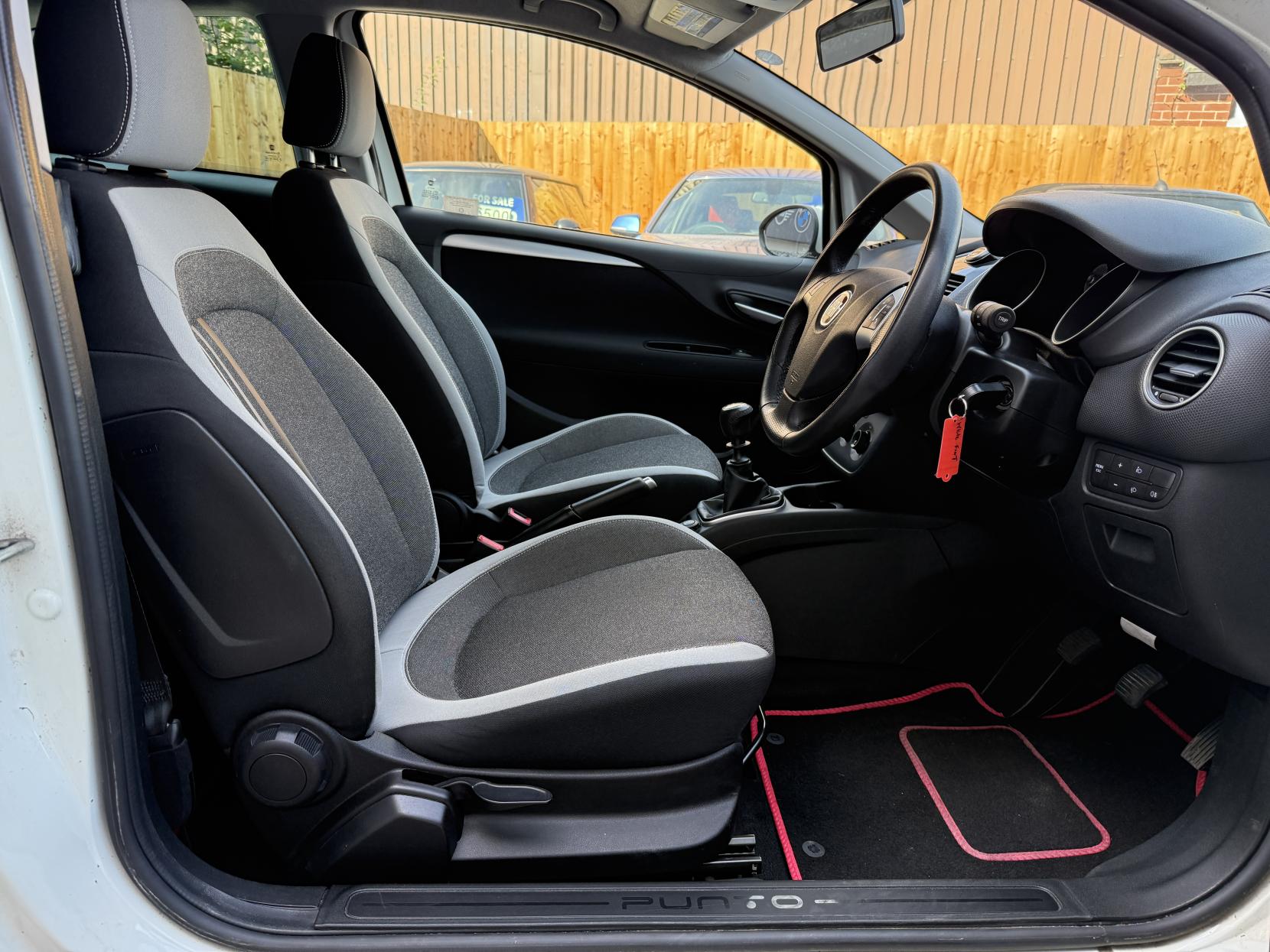 Fiat Punto 1.4 GBT Hatchback 3dr Petrol Manual Euro 5 (s/s) (77 bhp)