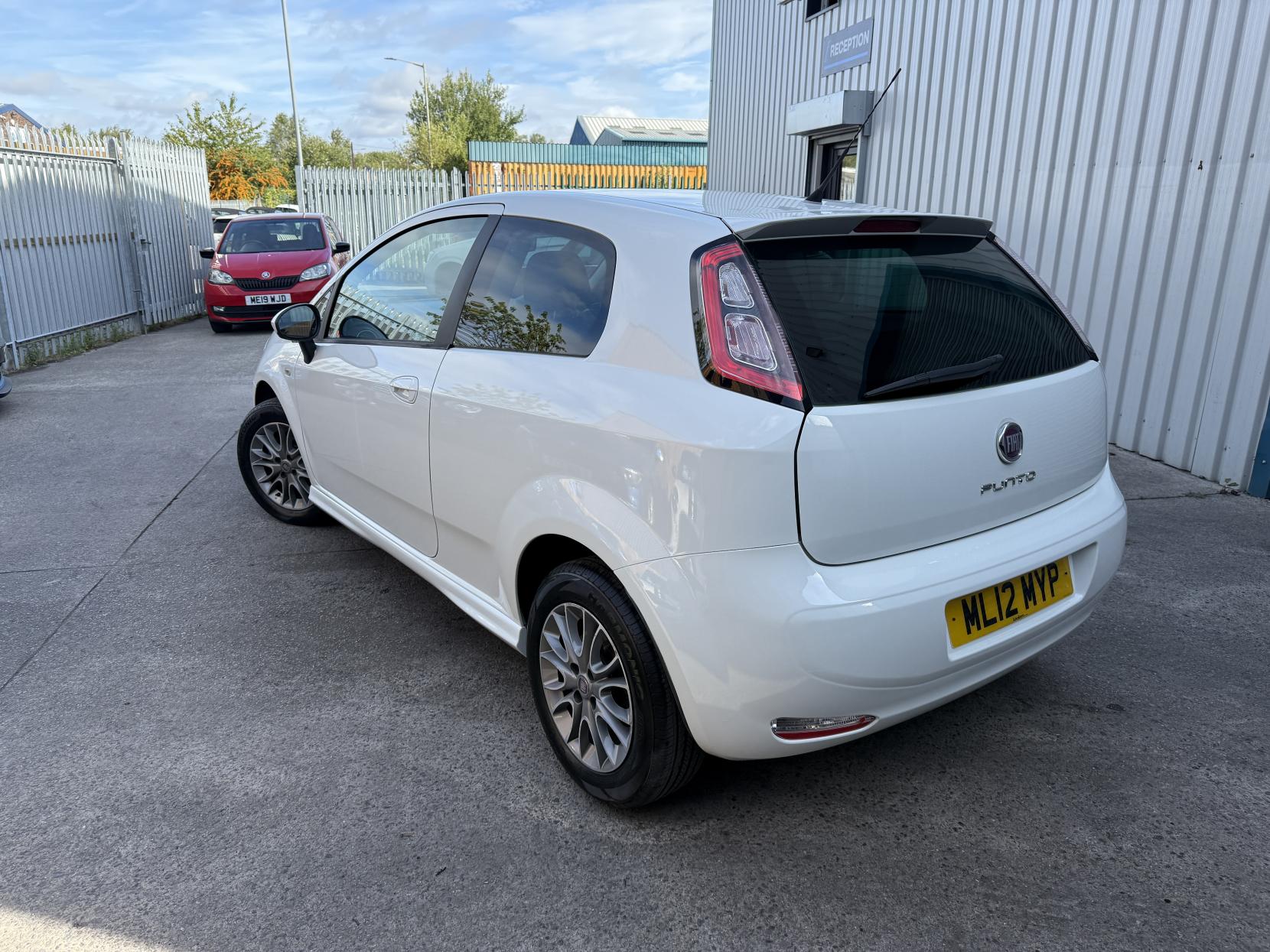 Fiat Punto 1.4 GBT Hatchback 3dr Petrol Manual Euro 5 (s/s) (77 bhp)