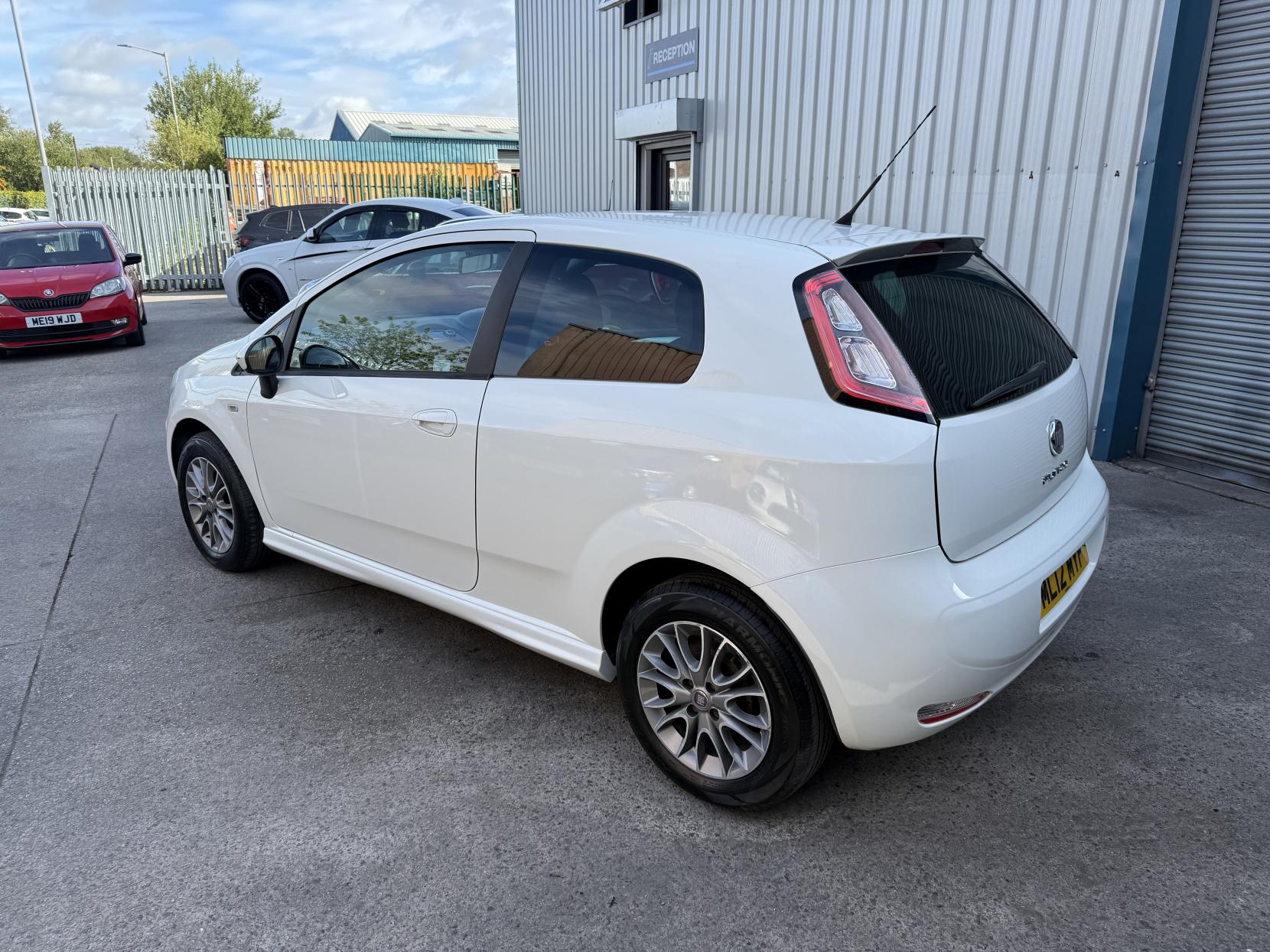 Fiat Punto 1.4 GBT Hatchback 3dr Petrol Manual Euro 5 (s/s) (77 bhp)