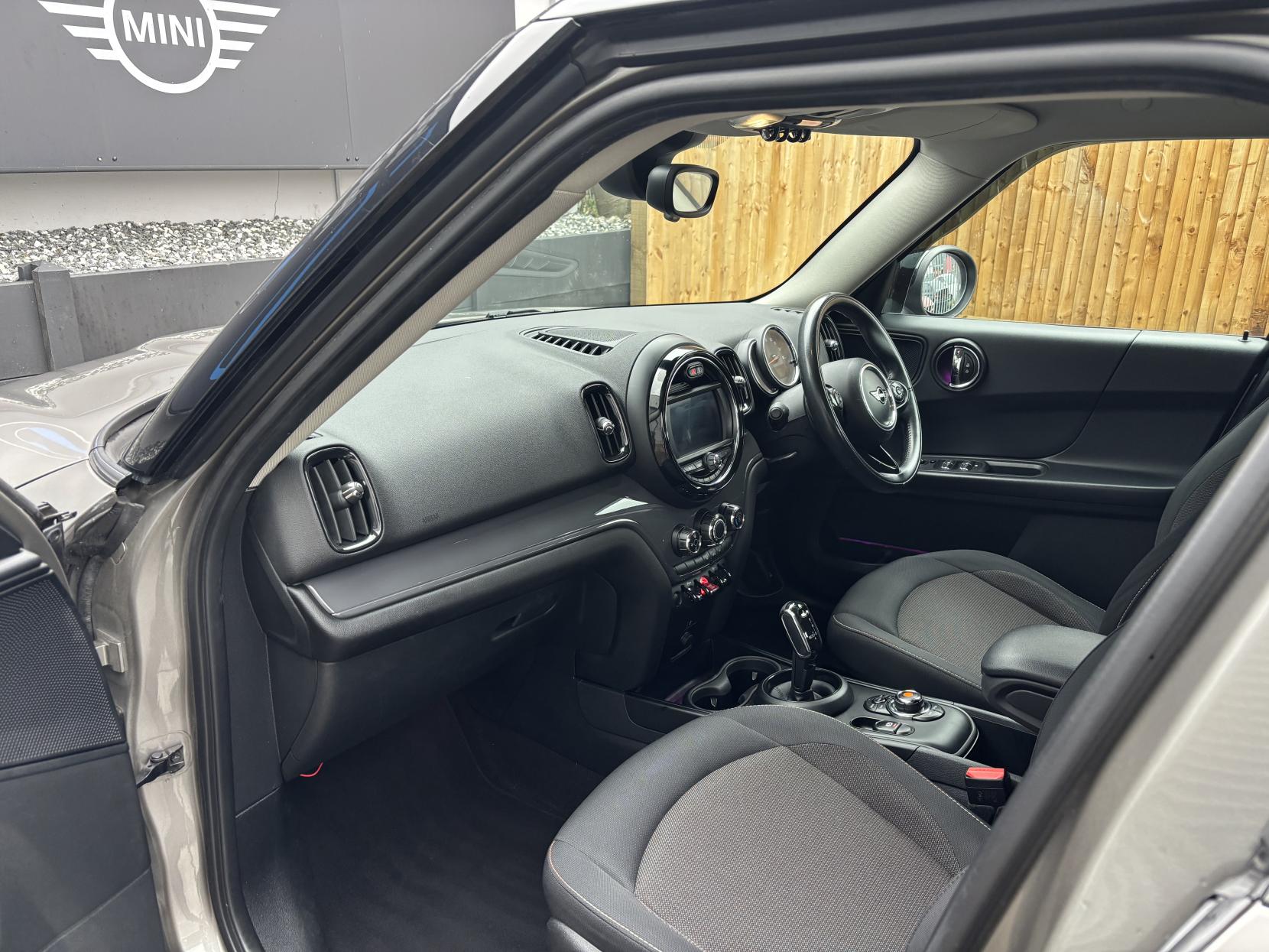 MINI Countryman 2.0 Cooper D SUV 5dr Diesel Auto ALL4 Euro 6 (s/s) (150 ps)