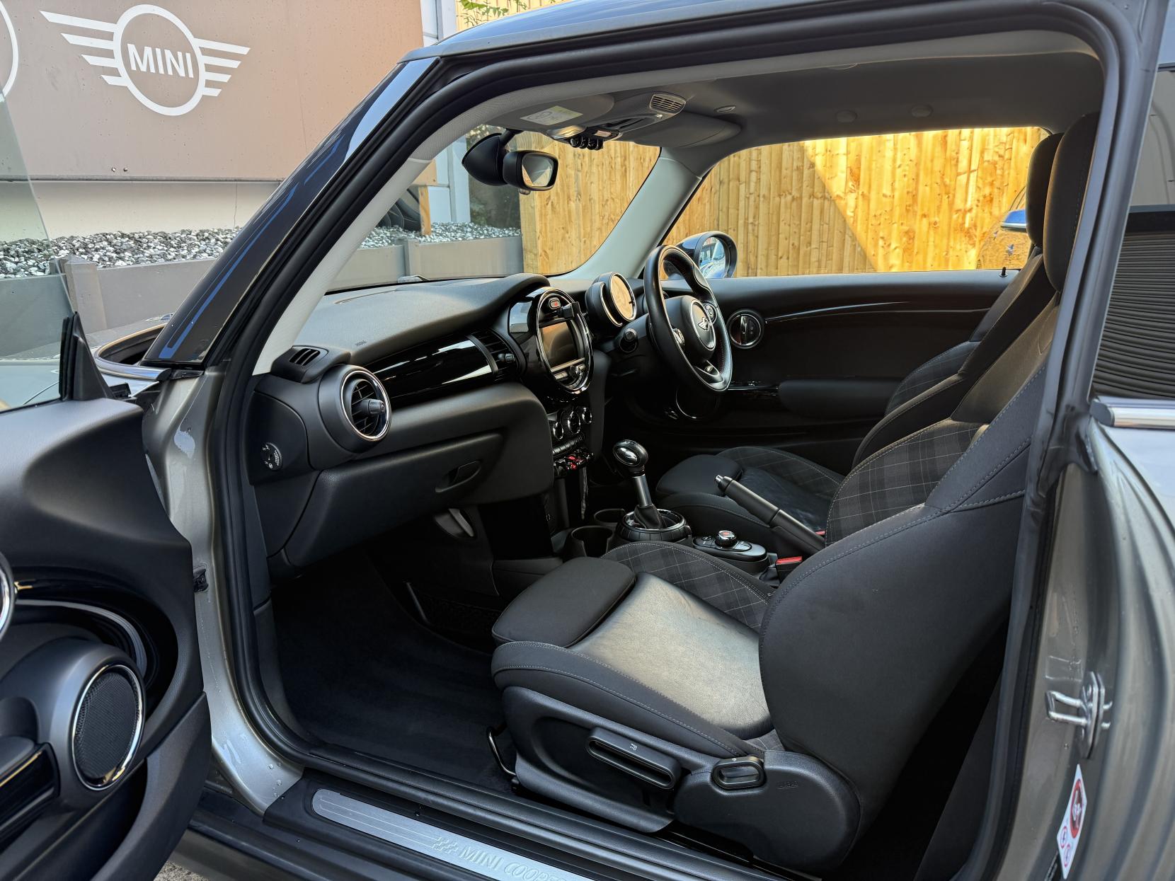 MINI Hatch 2.0 Cooper S Hatchback 3dr Petrol Auto Euro 6 (s/s) (192 ps)