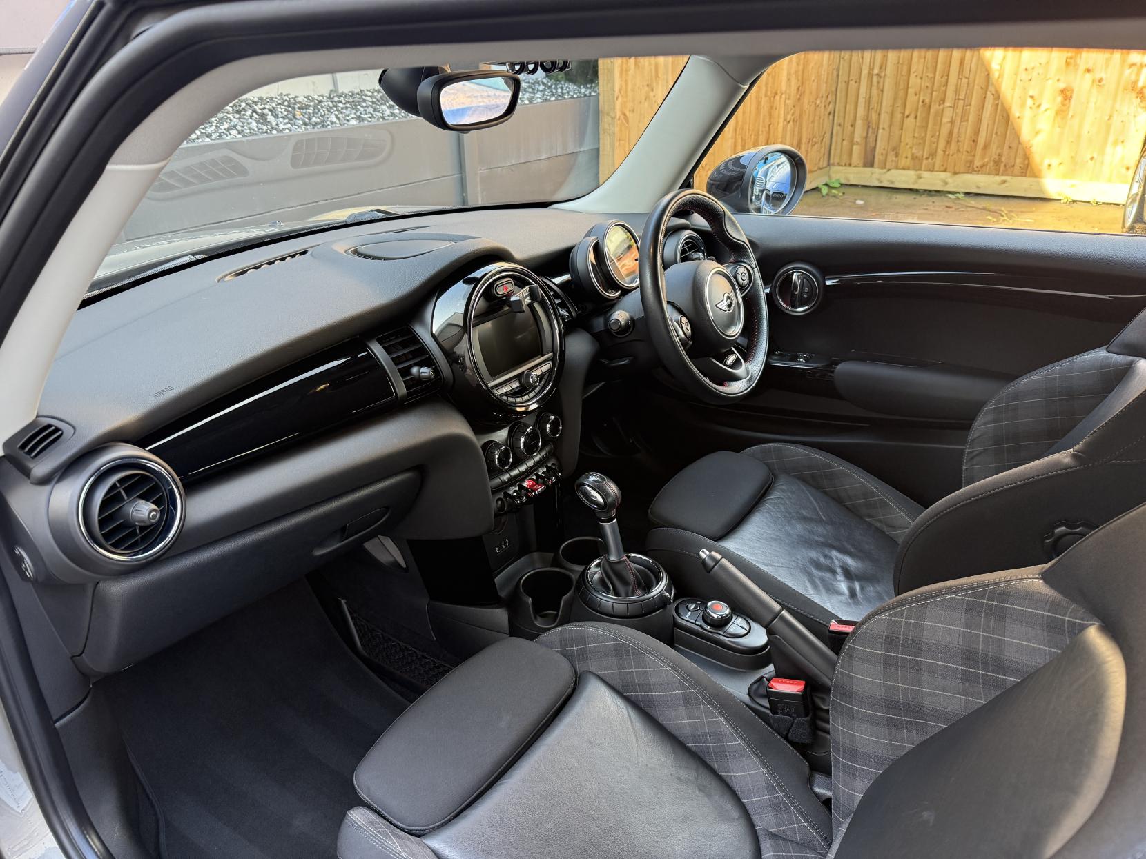 MINI Hatch 2.0 Cooper S Hatchback 3dr Petrol Auto Euro 6 (s/s) (192 ps)