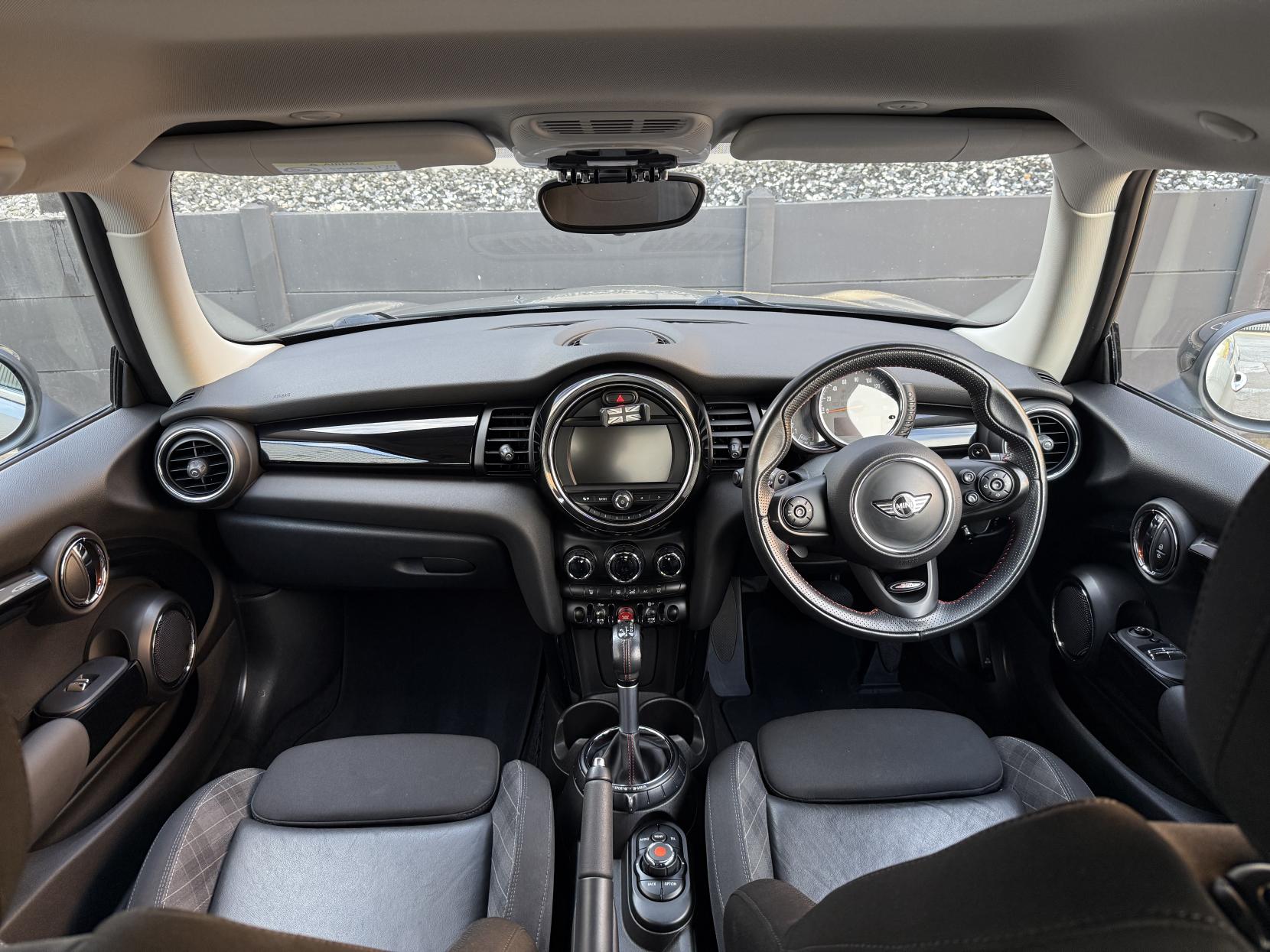 MINI Hatch 2.0 Cooper S Hatchback 3dr Petrol Auto Euro 6 (s/s) (192 ps)