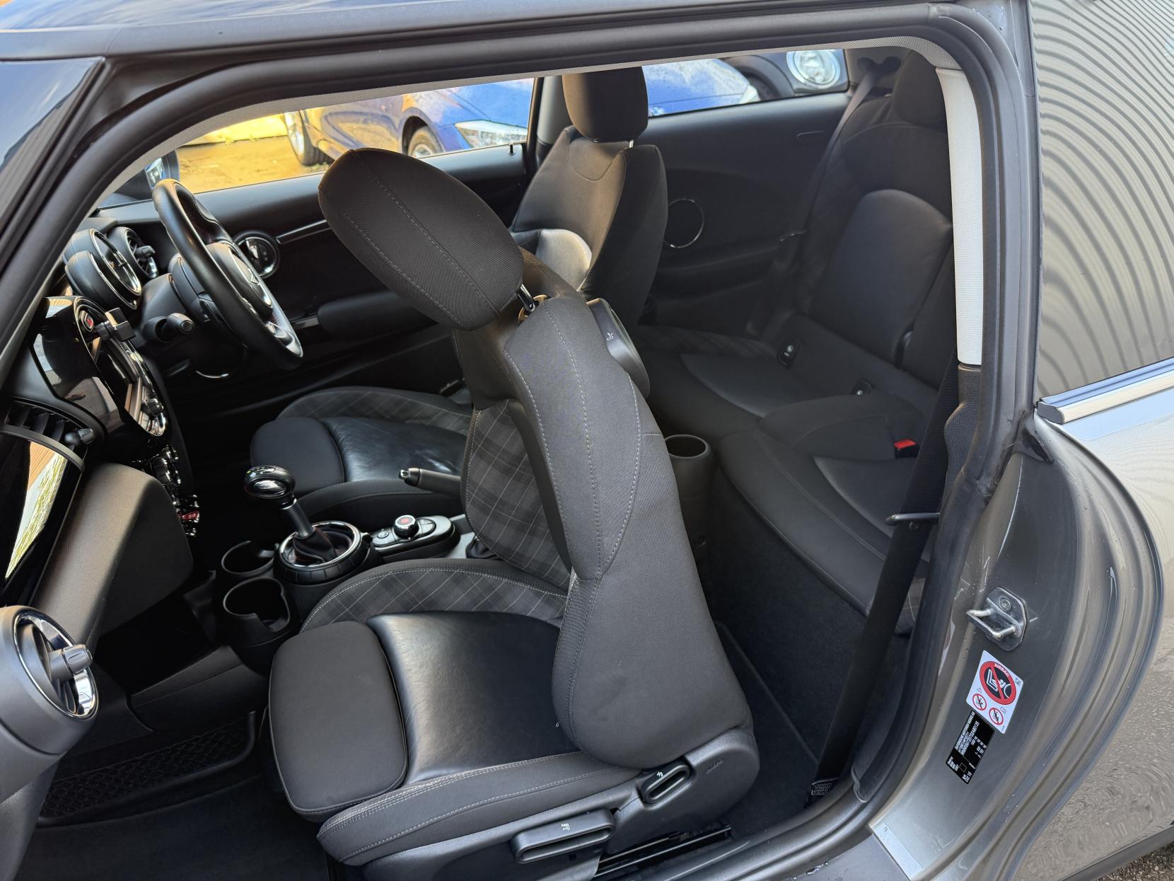 MINI Hatch 2.0 Cooper S Hatchback 3dr Petrol Auto Euro 6 (s/s) (192 ps)