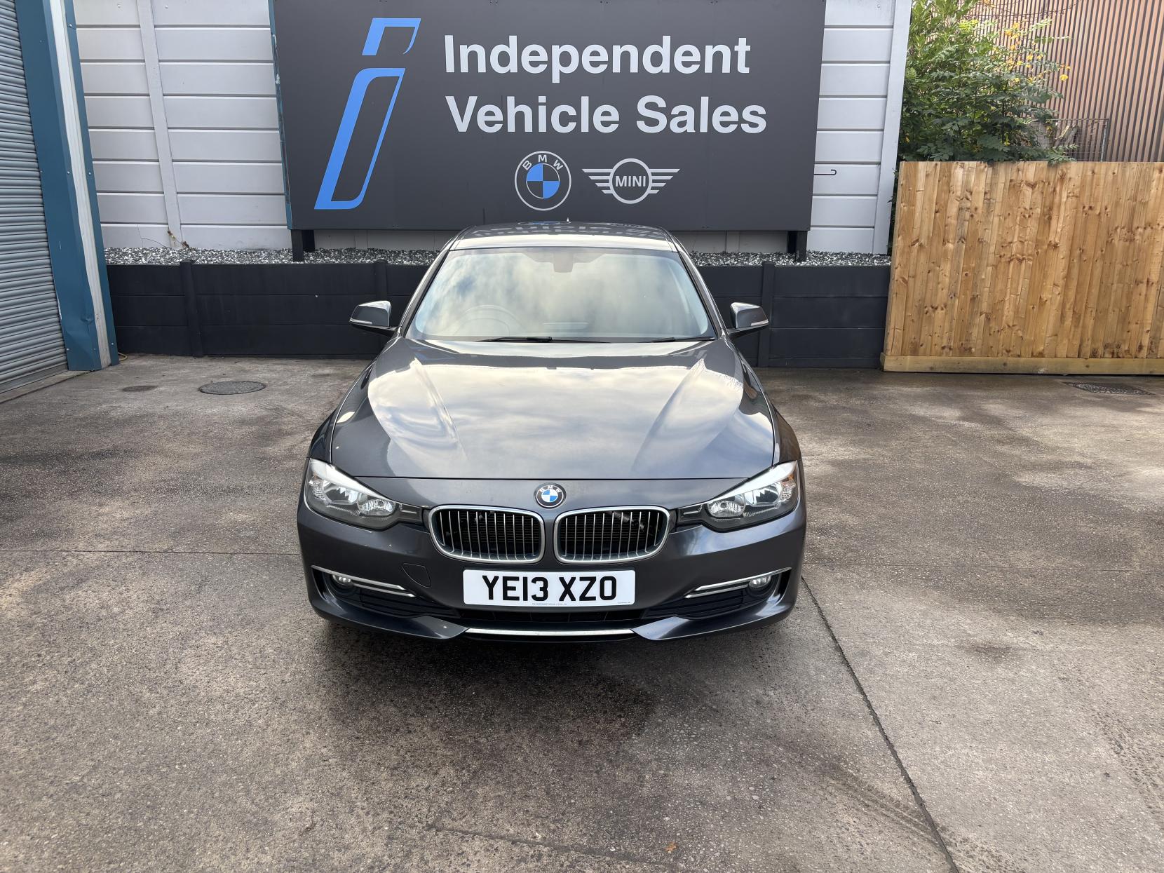 BMW 3 Series 2.0 320d Luxury Saloon 4dr Diesel Manual Euro 5 (s/s) (184 ps)