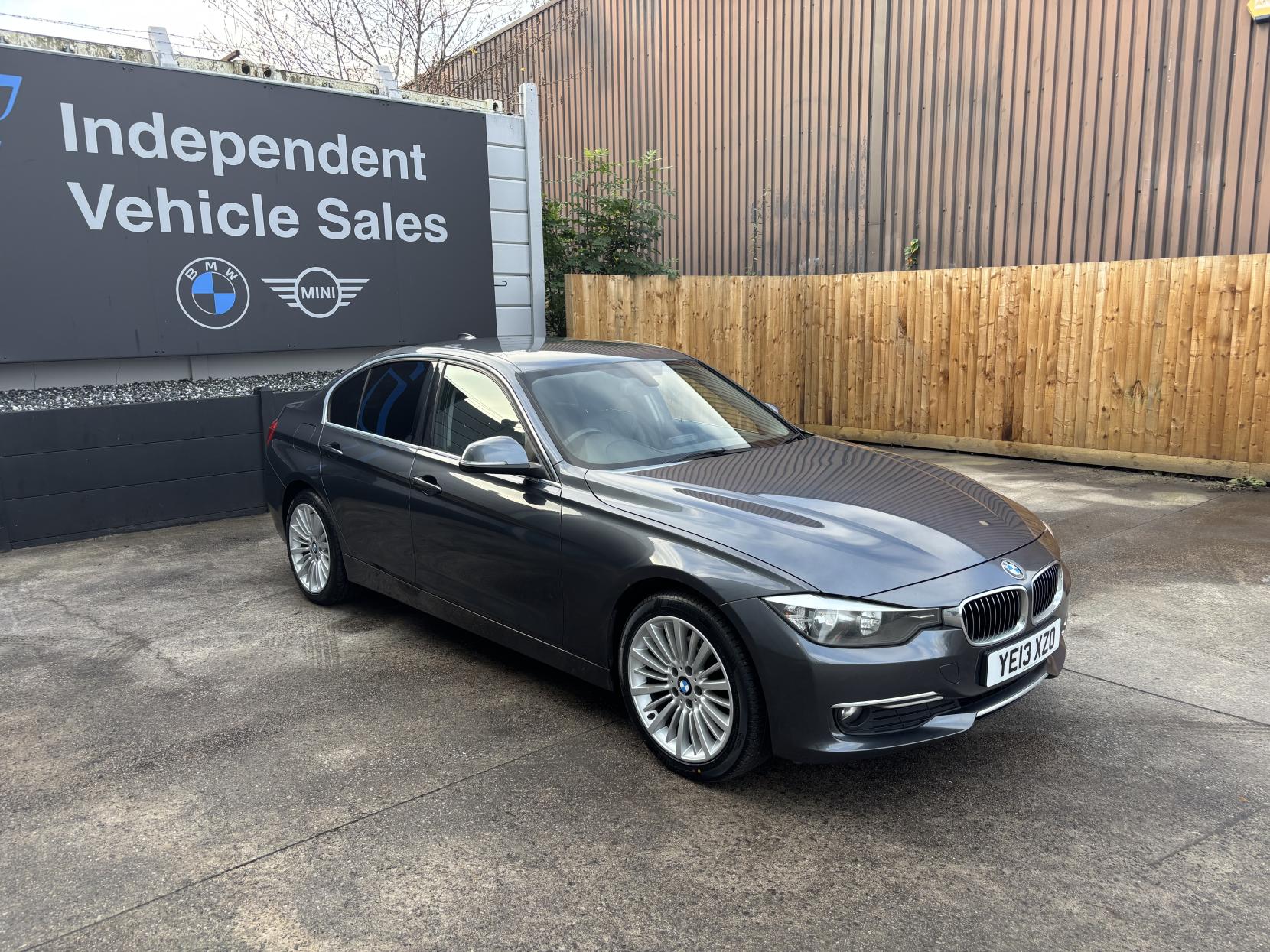 BMW 3 Series 2.0 320d Luxury Saloon 4dr Diesel Manual Euro 5 (s/s) (184 ps)