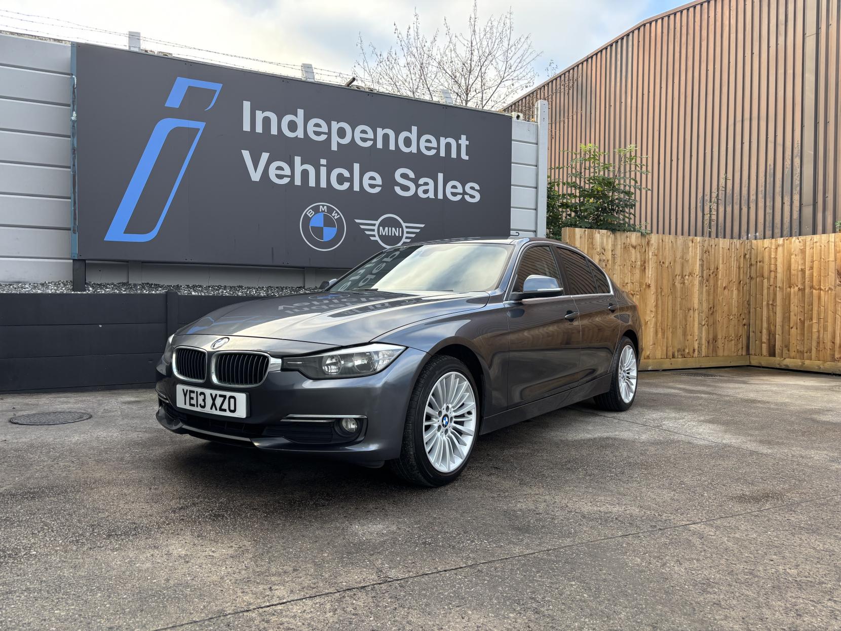 BMW 3 Series 2.0 320d Luxury Saloon 4dr Diesel Manual Euro 5 (s/s) (184 ps)