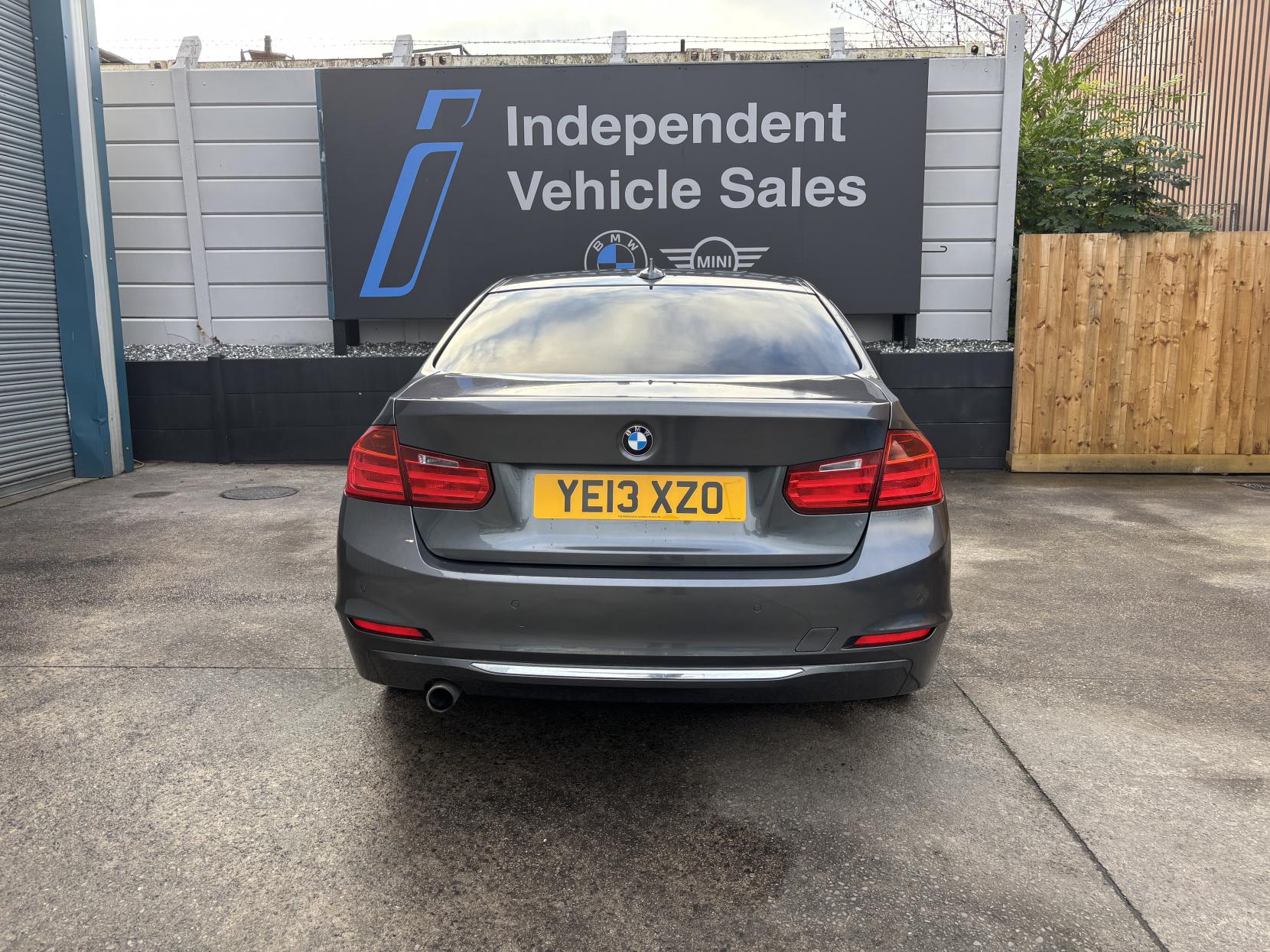 BMW 3 Series 2.0 320d Luxury Saloon 4dr Diesel Manual Euro 5 (s/s) (184 ps)