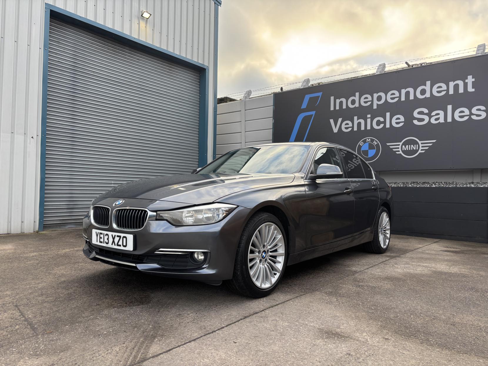 BMW 3 Series 2.0 320d Luxury Saloon 4dr Diesel Manual Euro 5 (s/s) (184 ps)