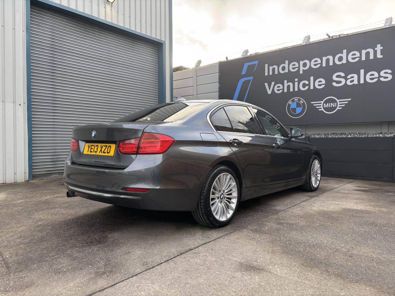 BMW 3 Series 2.0 320d Luxury Saloon 4dr Diesel Manual Euro 5 (s/s) (184 ps)