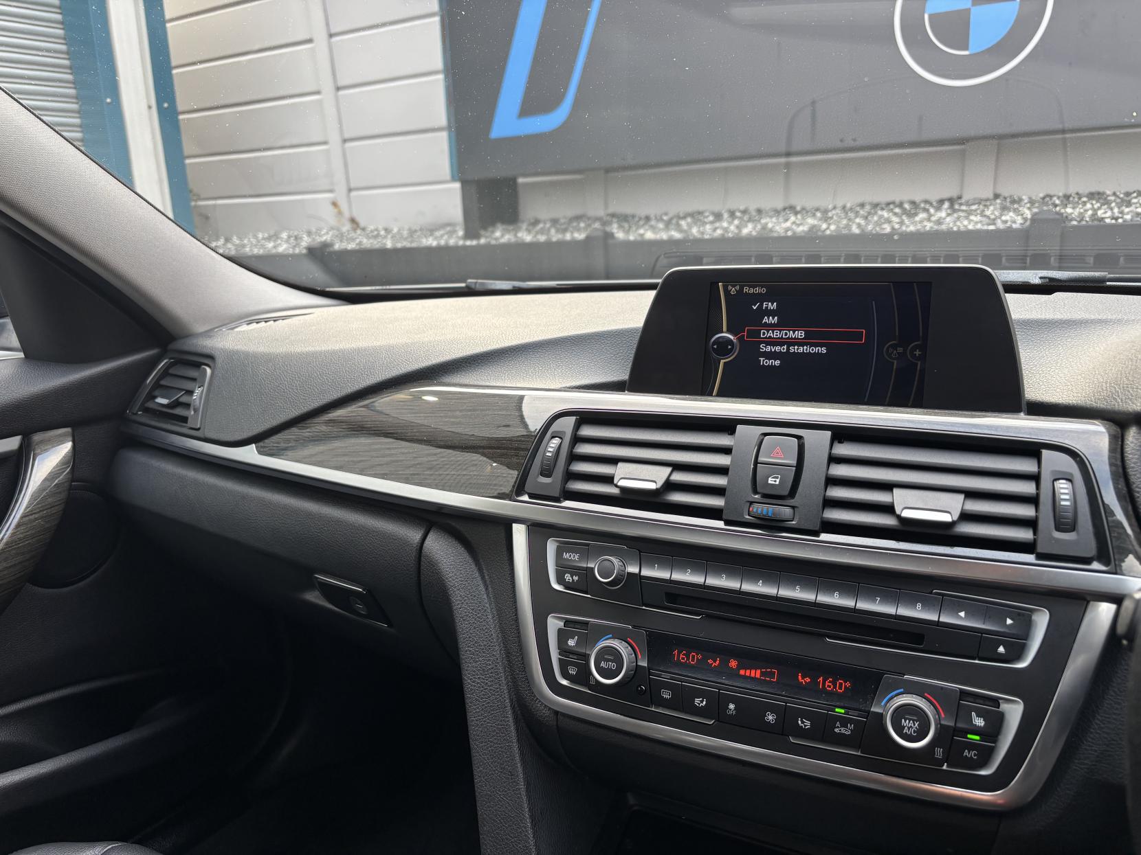 BMW 3 Series 2.0 320d Luxury Saloon 4dr Diesel Manual Euro 5 (s/s) (184 ps)