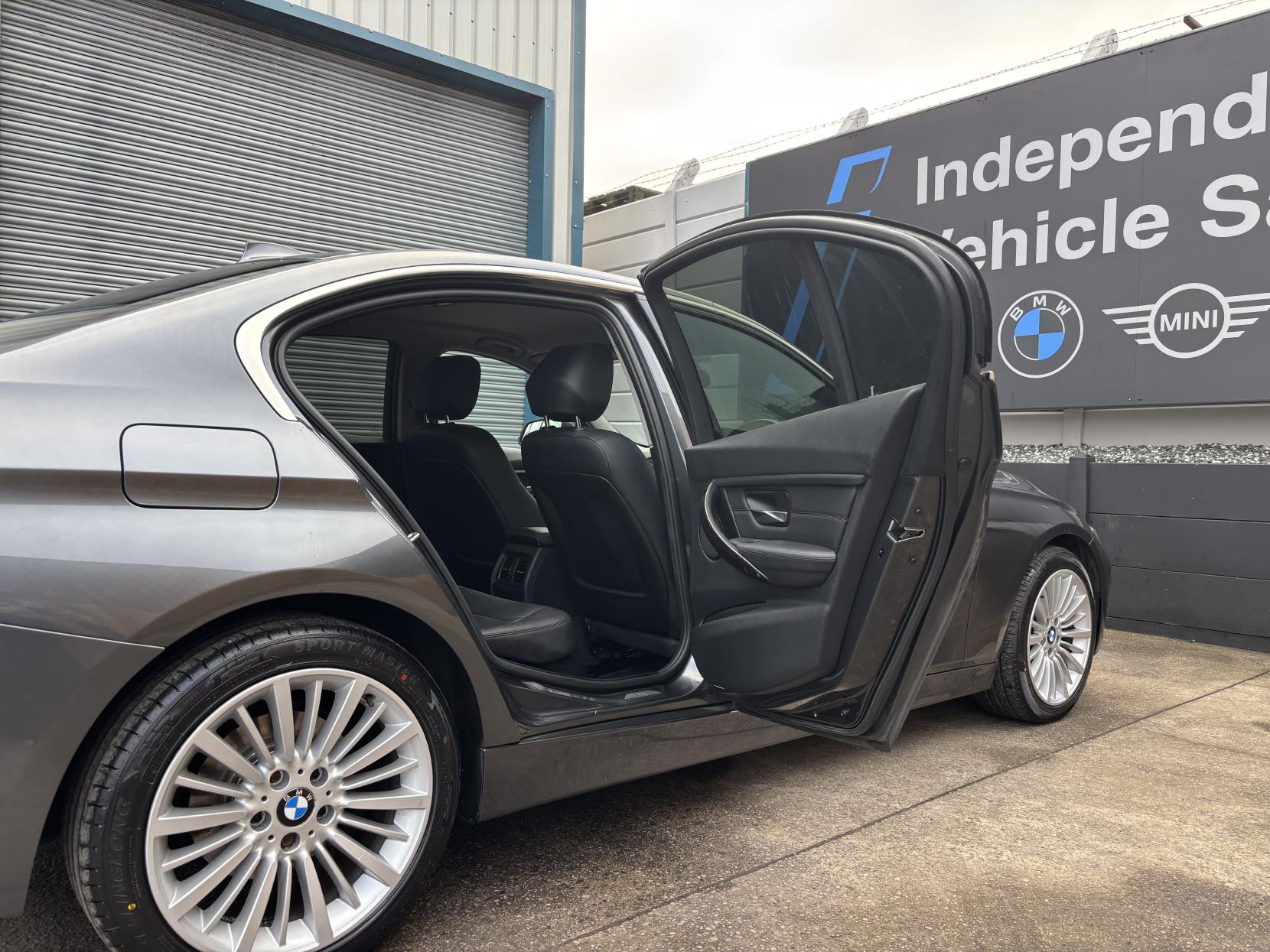 BMW 3 Series 2.0 320d Luxury Saloon 4dr Diesel Manual Euro 5 (s/s) (184 ps)