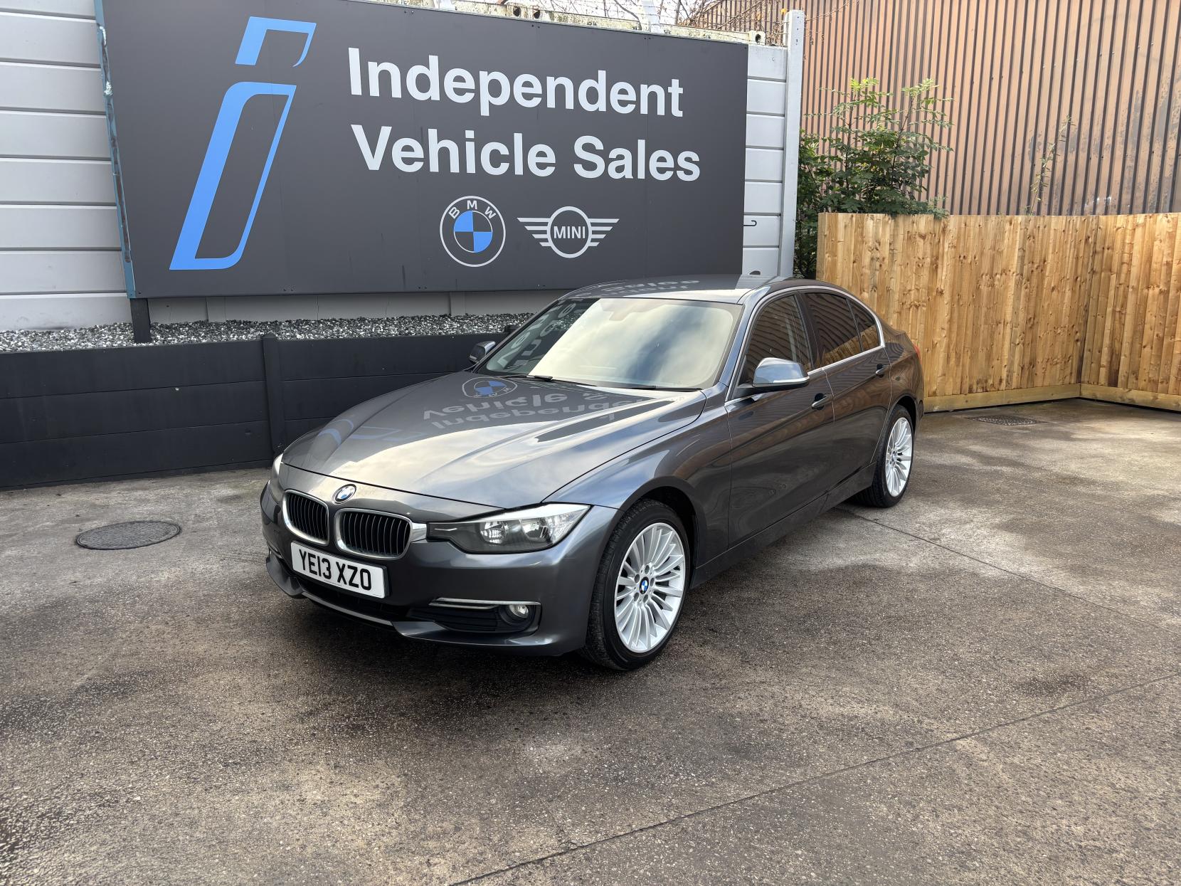 BMW 3 Series 2.0 320d Luxury Saloon 4dr Diesel Manual Euro 5 (s/s) (184 ps)