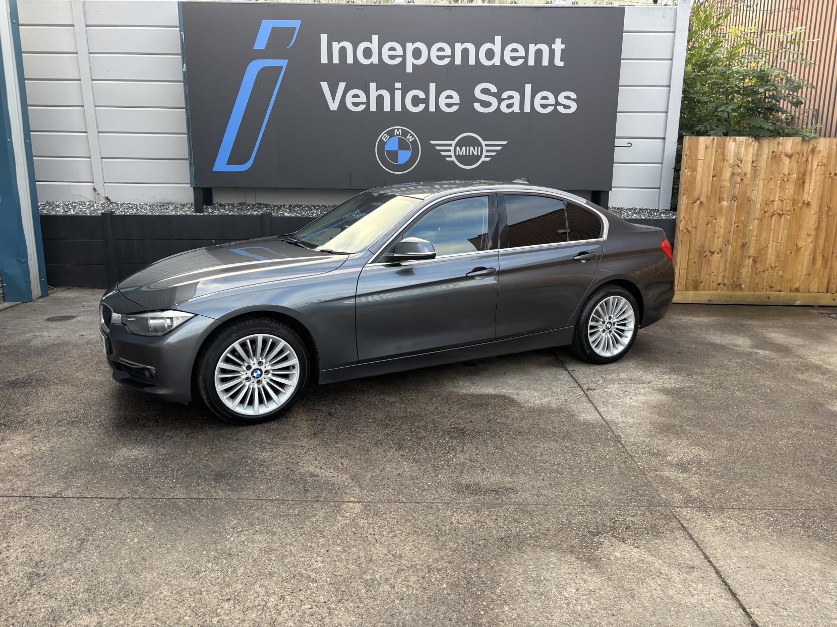 BMW 3 Series 2.0 320d Luxury Saloon 4dr Diesel Manual Euro 5 (s/s) (184 ps)