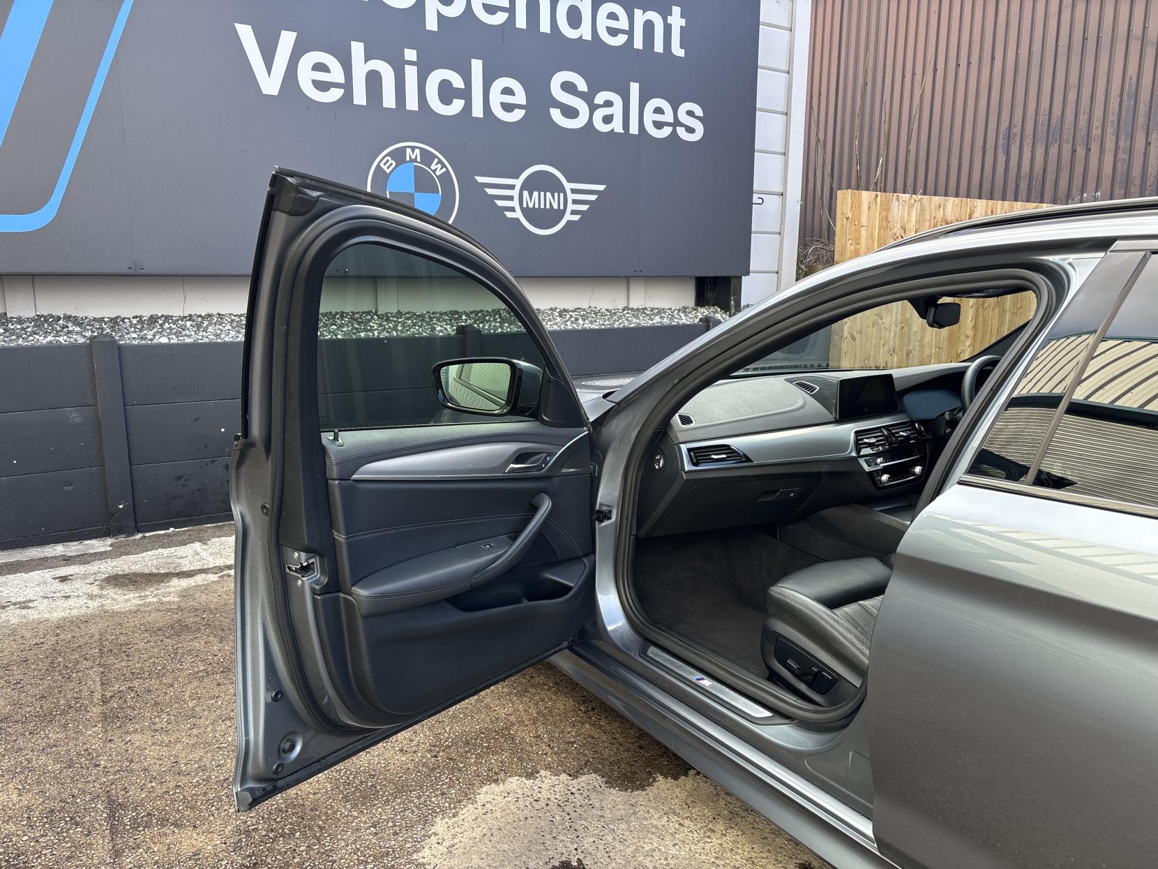 BMW 5 Series 2.0 520d M Sport Touring 5dr Diesel Auto Euro 6 (s/s) (190 ps)