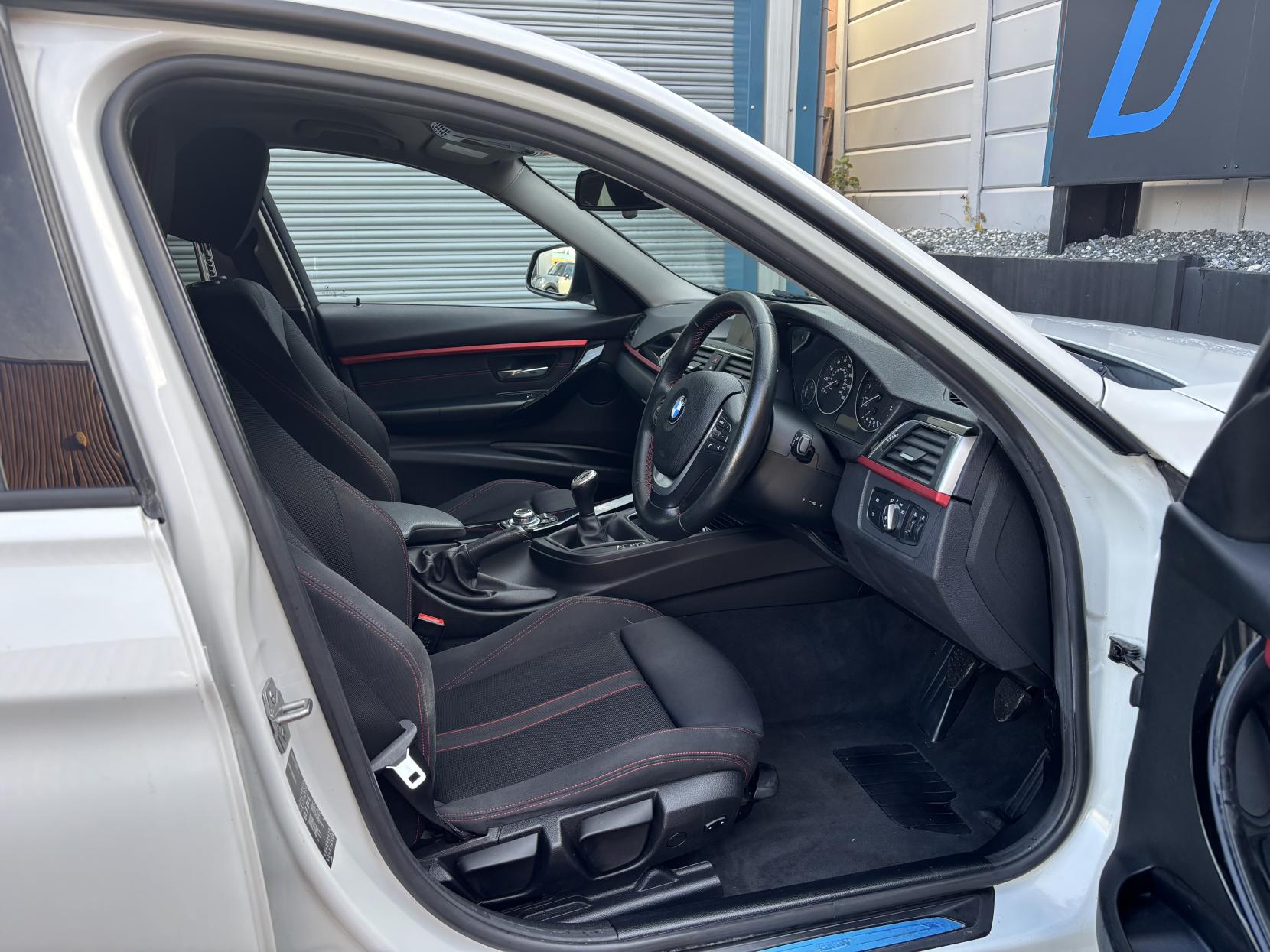 BMW 3 Series 1.5 318i Sport Saloon 4dr Petrol Manual Euro 6 (s/s) (136 ps)