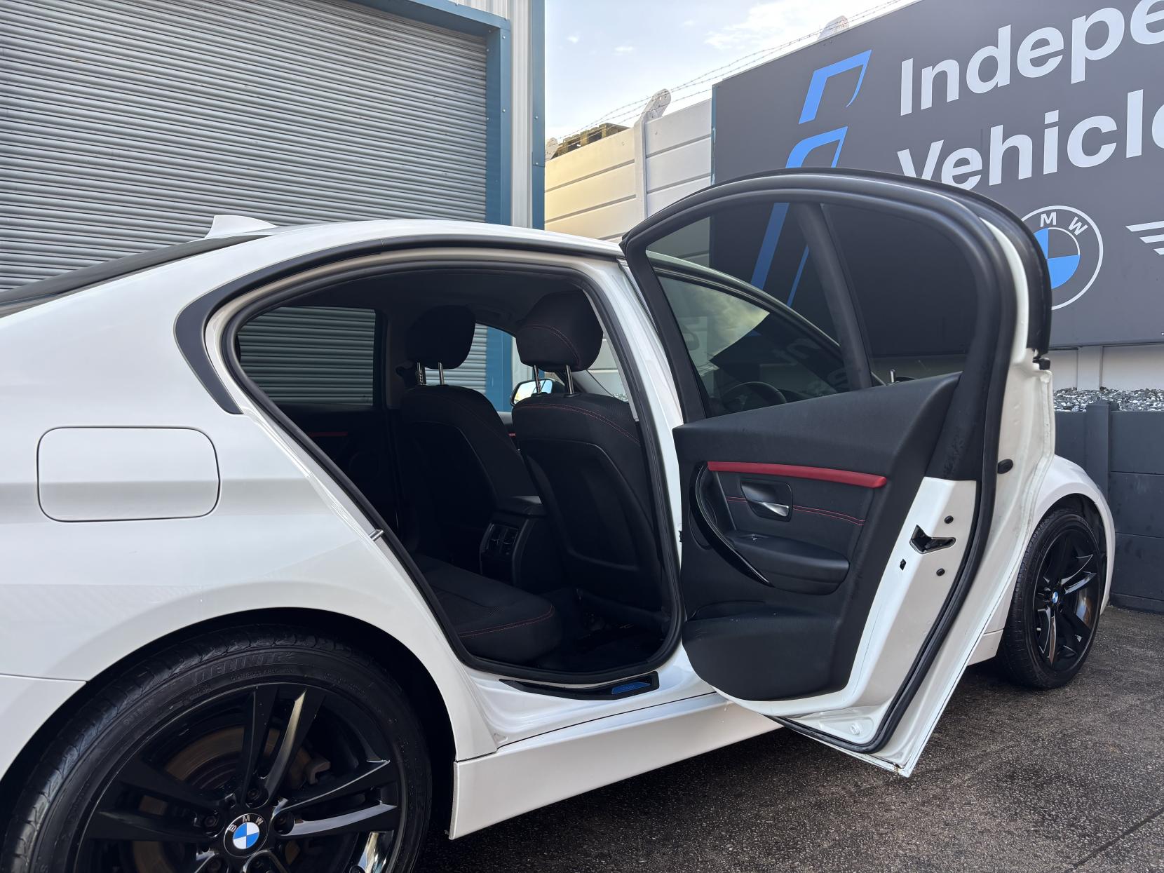 BMW 3 Series 1.5 318i Sport Saloon 4dr Petrol Manual Euro 6 (s/s) (136 ps)