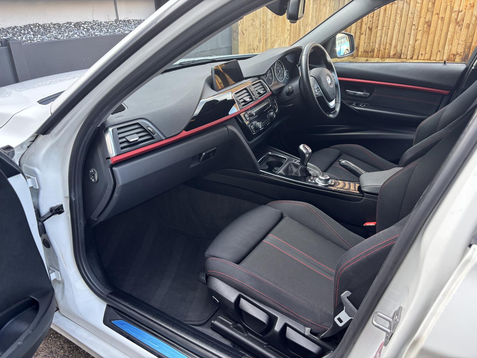 BMW 3 Series 1.5 318i Sport Saloon 4dr Petrol Manual Euro 6 (s/s) (136 ps)